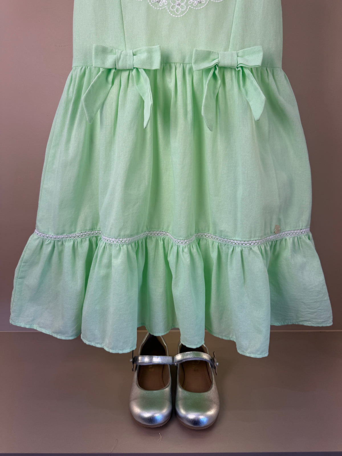 Vestido Infantil Verde Bordado Floral Babados Manga e Laços - Petit Cherie