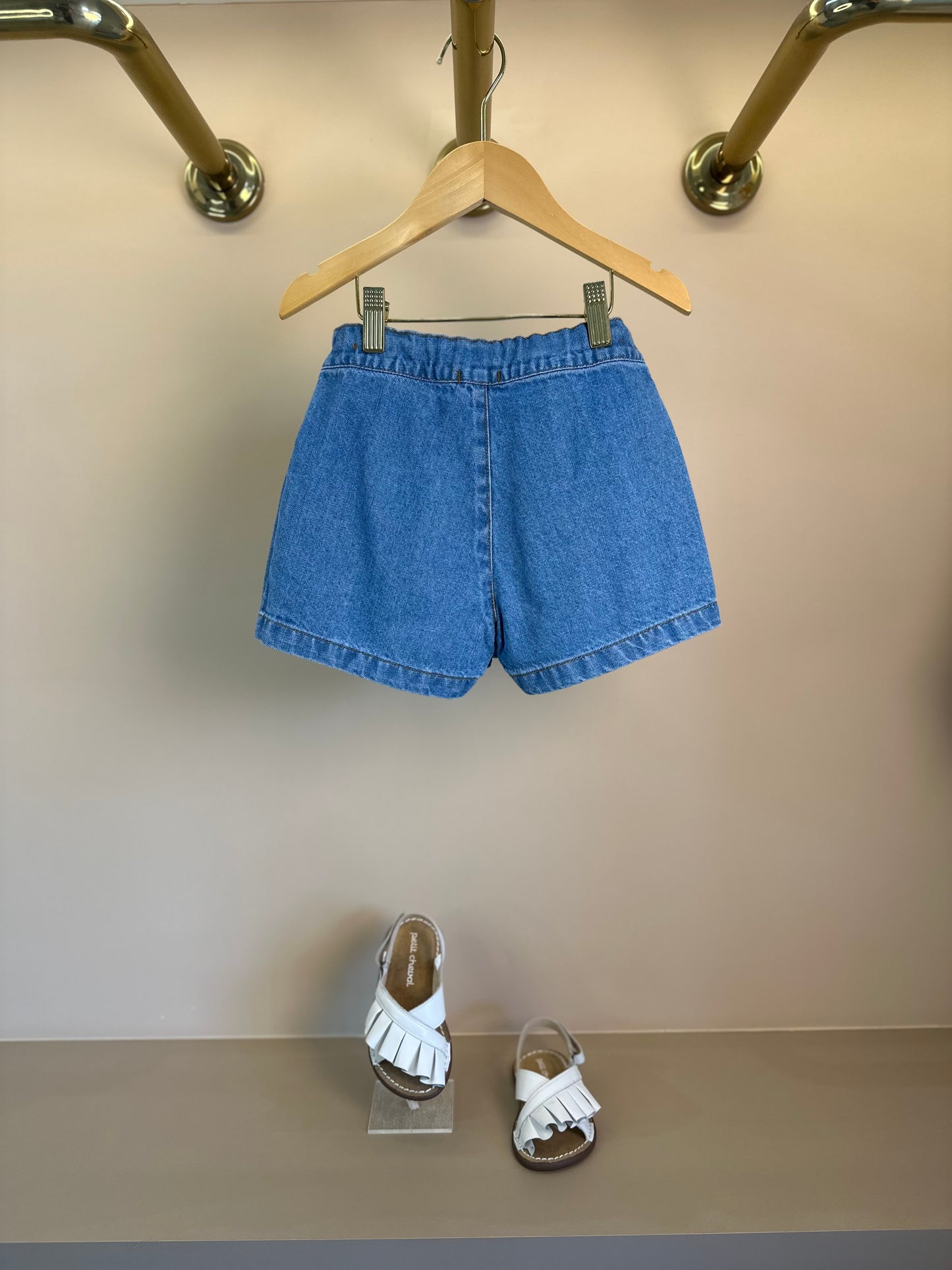 Shorts-saia Jeans com Pregas Cinto Pérolas e Coração - Luluzinha