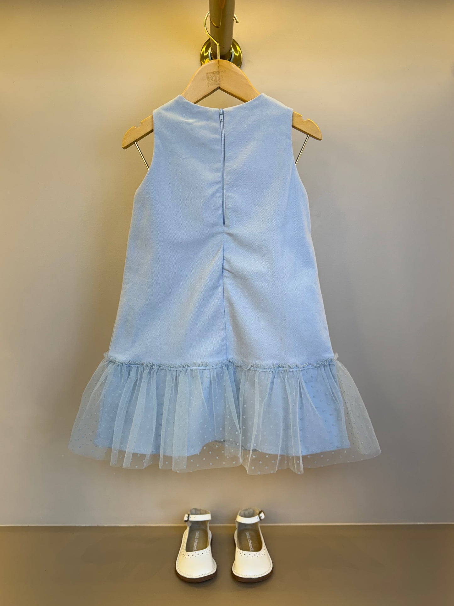 Salopete Infantil Sarja Pérolas Lacinhos e Barra Tule Azul Céu - Petit Cherie
