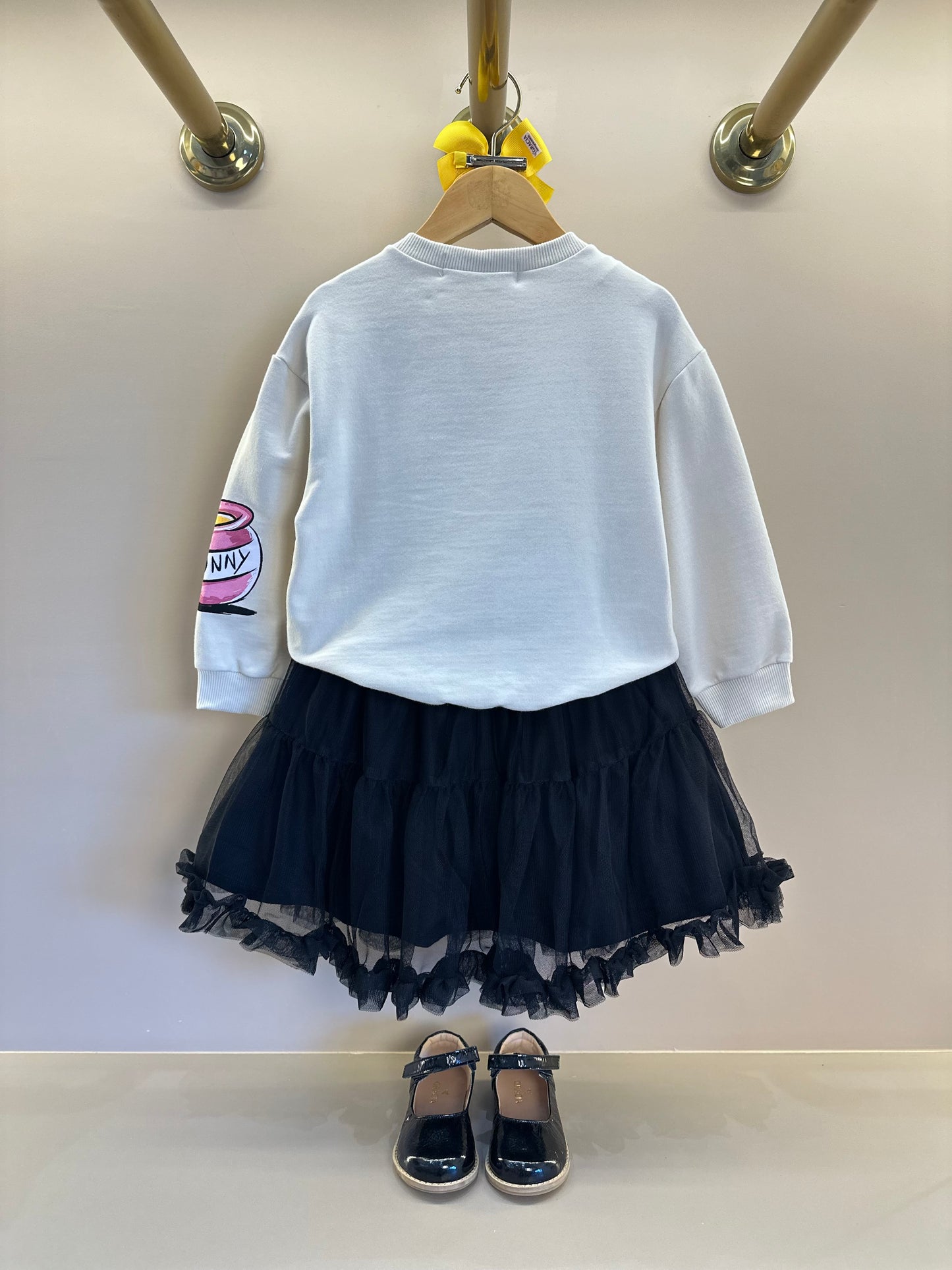 Conjunto Infantil Casacol Moletom Pooh Bege Vanilla e Saia Tule Preta - Animê Petite
