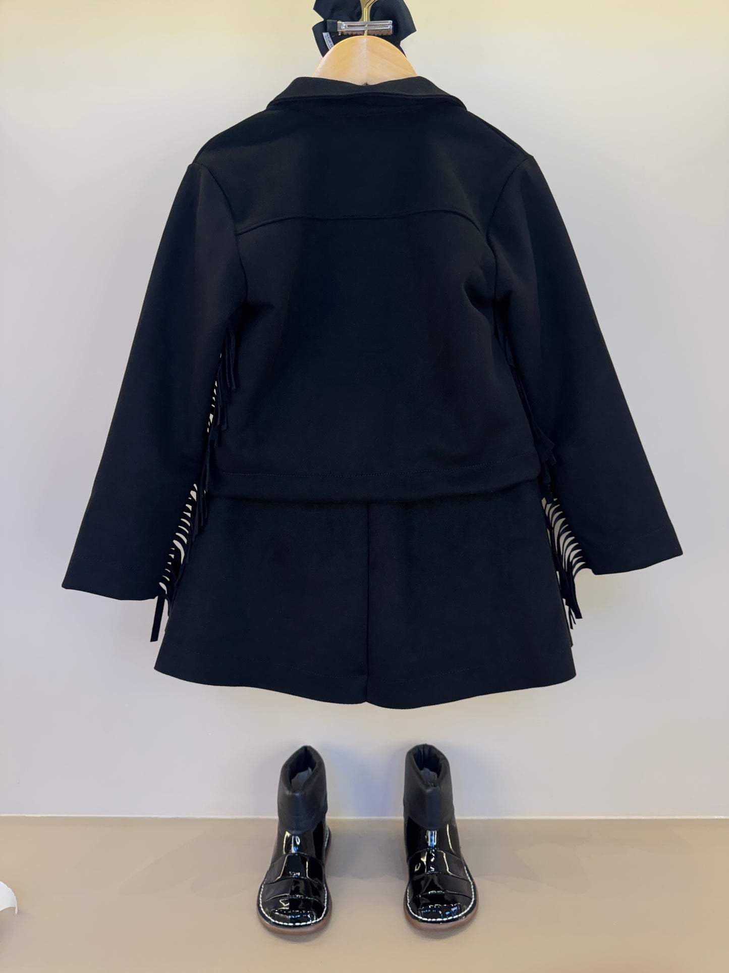 Conjunto Infantil Blusa Rodeio com Jaqueta Franjas e Saia Suede Preta - Momi