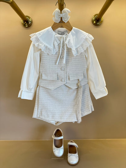 Conjunto Infantil Camisa Gola com Babado, Colete e Shorts Tweed Off White - Animê