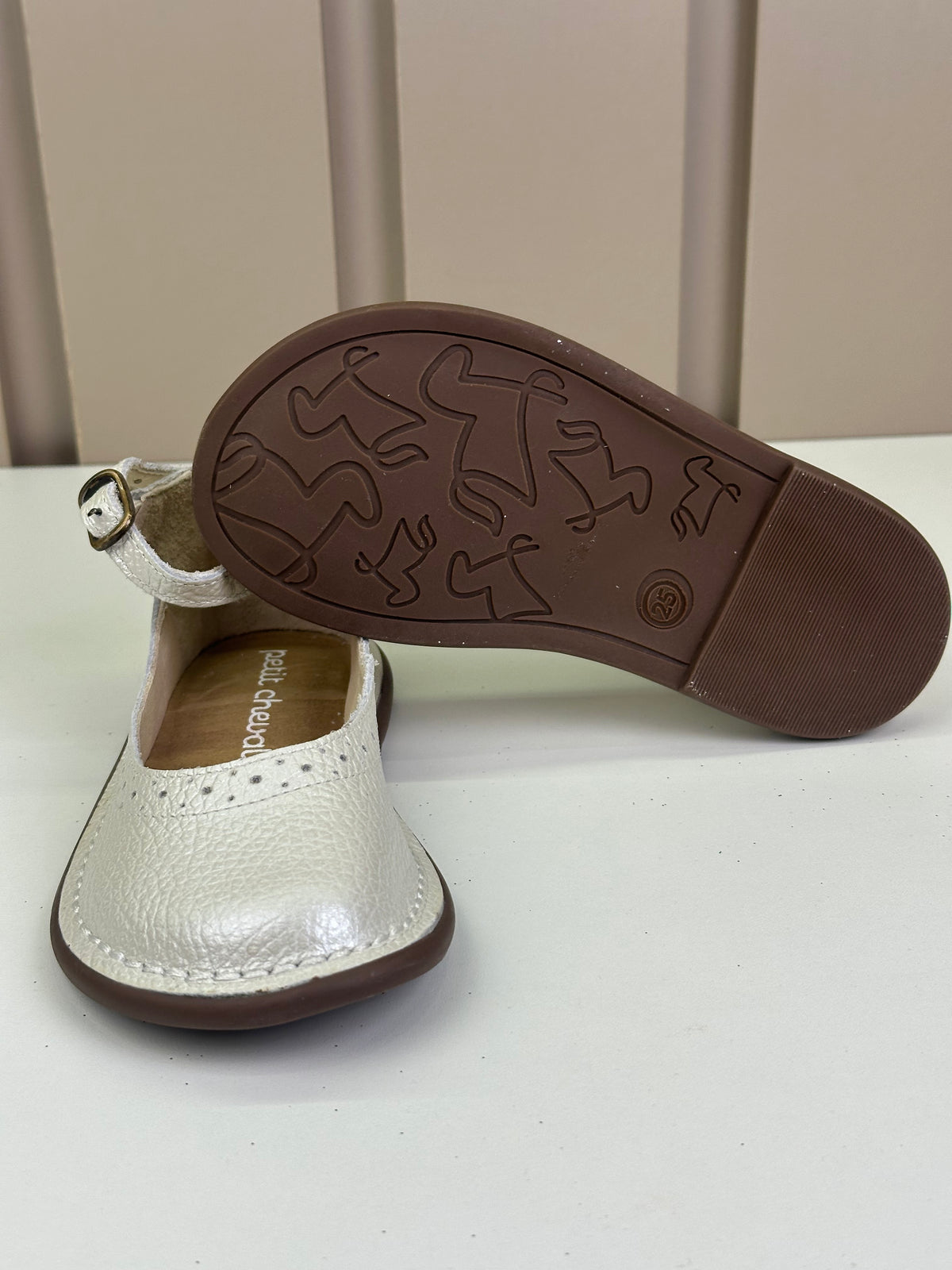 Sapato Infantil Couro Patinete Pérola - Petit Cheval