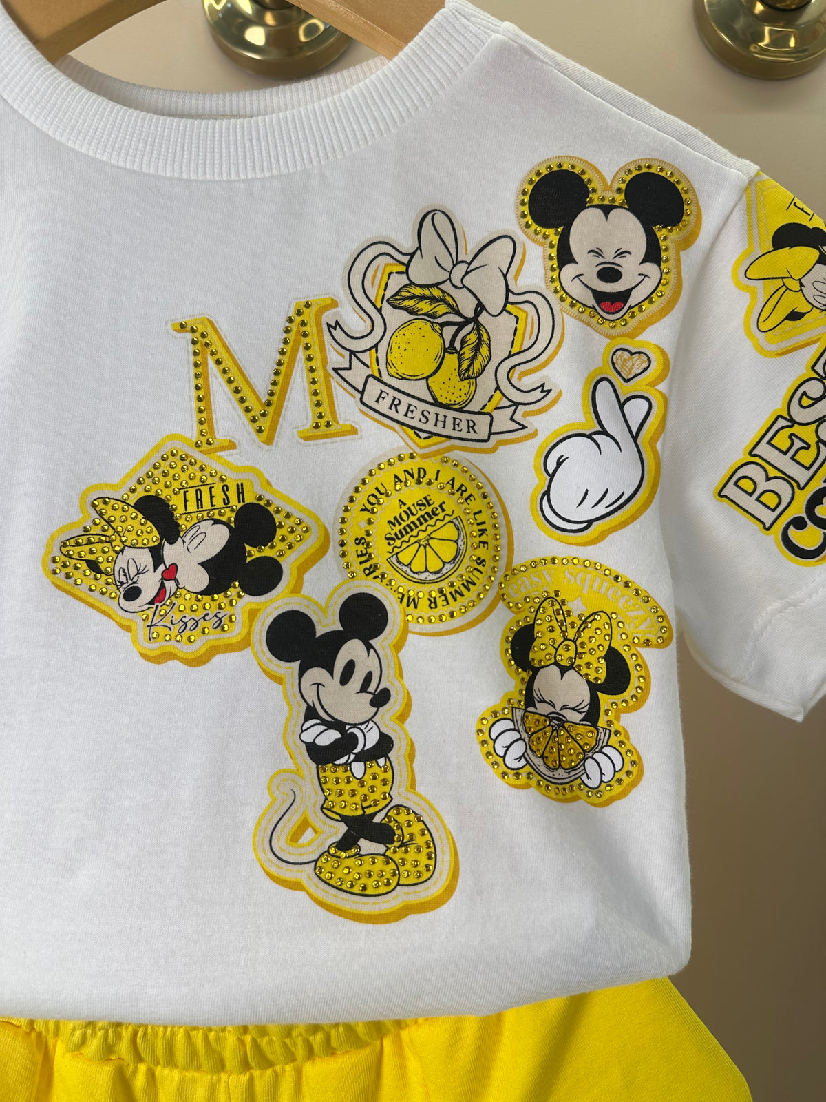 Conjunto Infantil Blusa Minnie e MIckey e Shorts Saia Amarelo Com Pregas - Animê