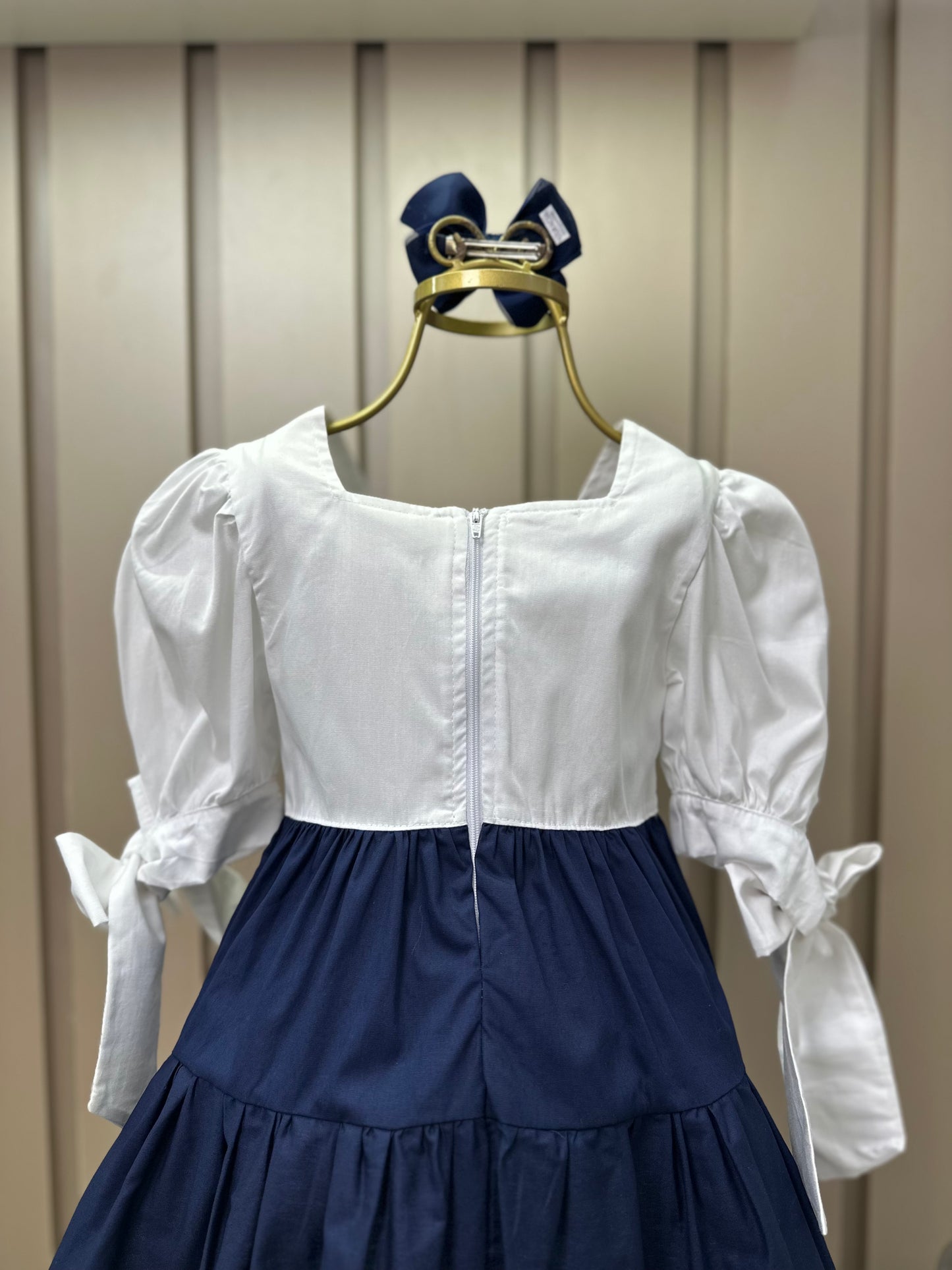 Vestido Infantil Algodão Manga Bufante e Amarração Bordados Manuais Branco/Azul - Luluzinha