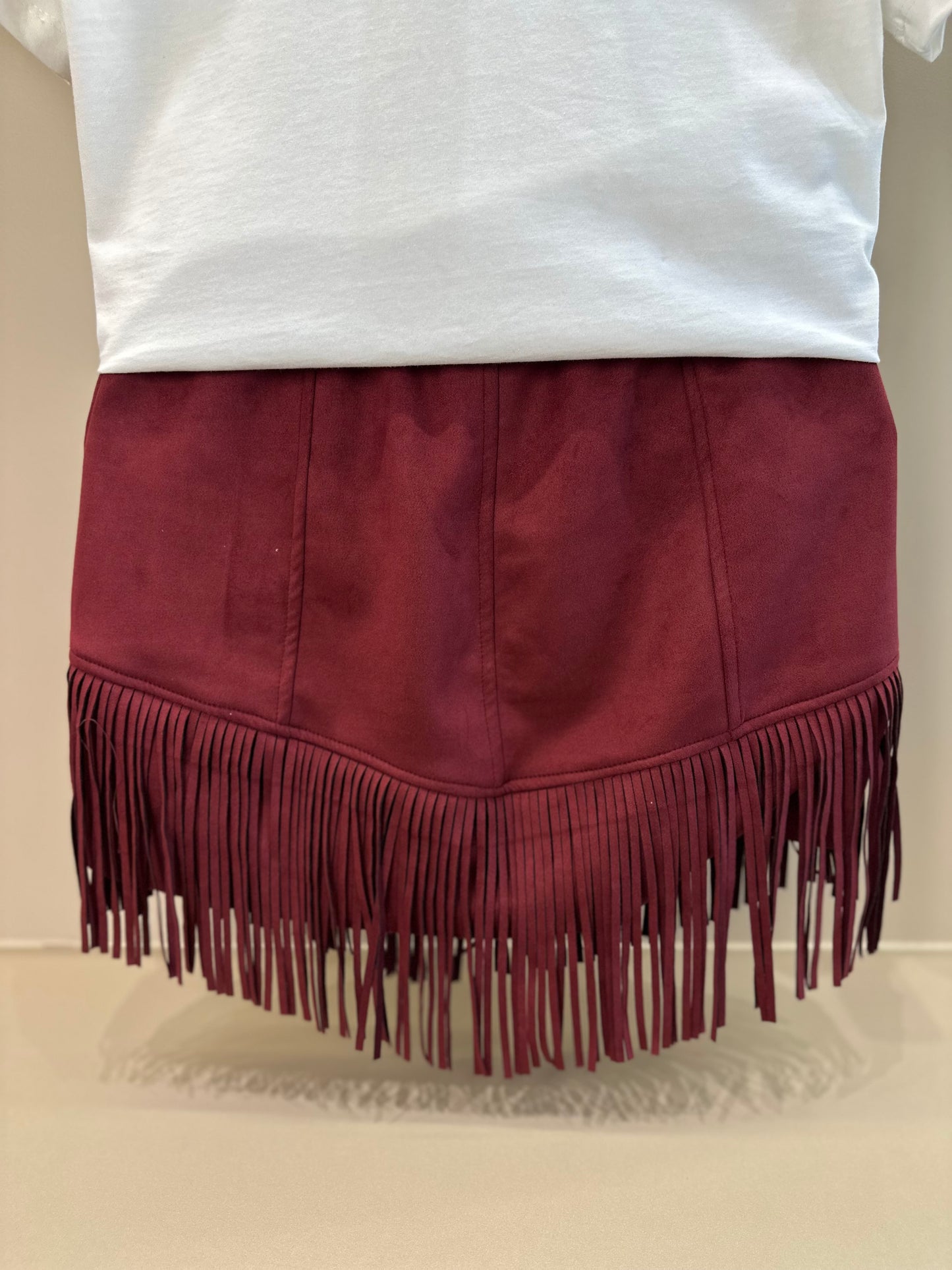 Conjunto Teen Camiseta Oversized Simply Sweet Strass e Saia Suede Franjas Vermelha - Two In
