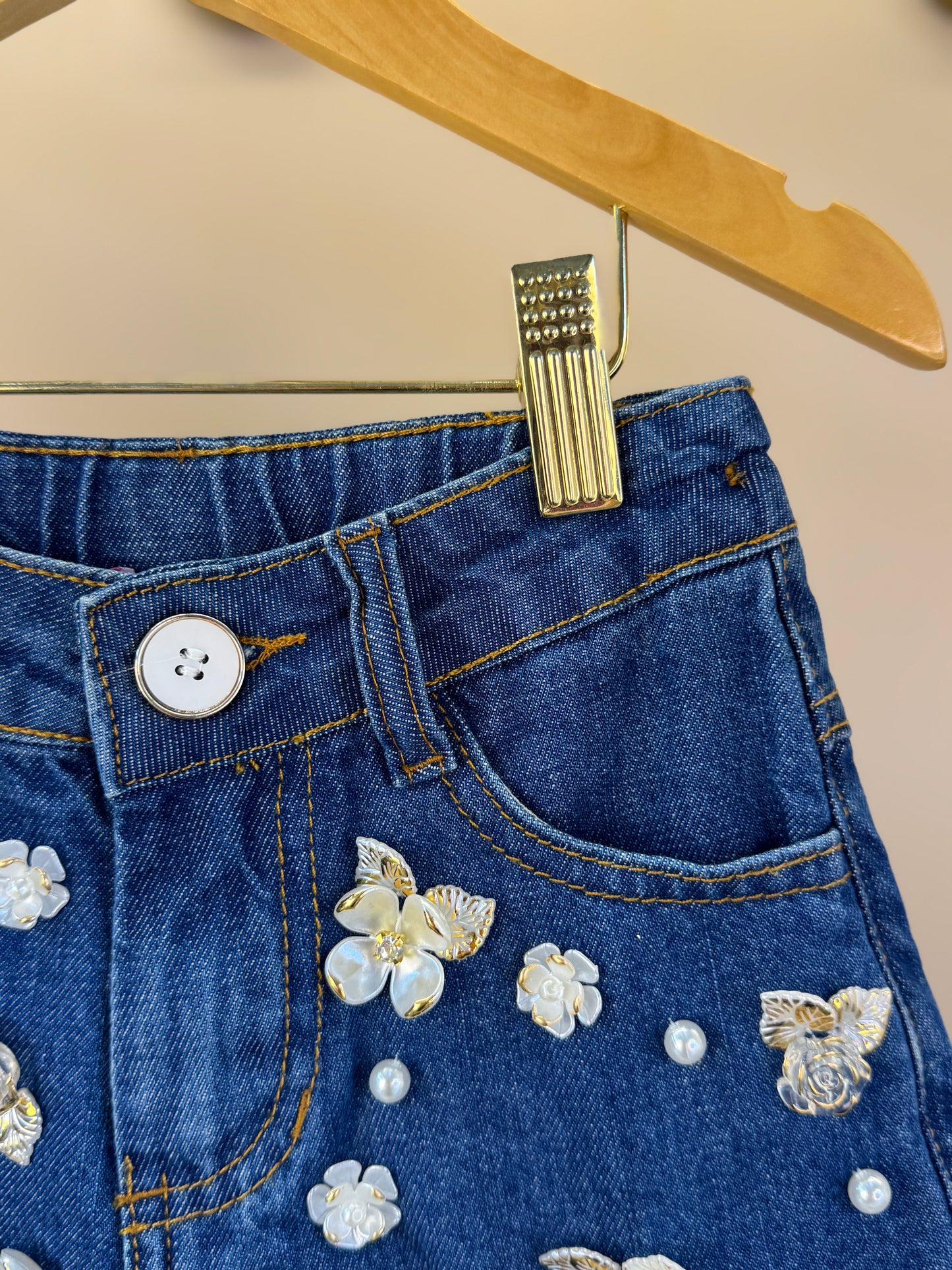 Conjunto Infantil Blusa Jeans Bordada Flores e Short Jeans Branco - Luluzinha