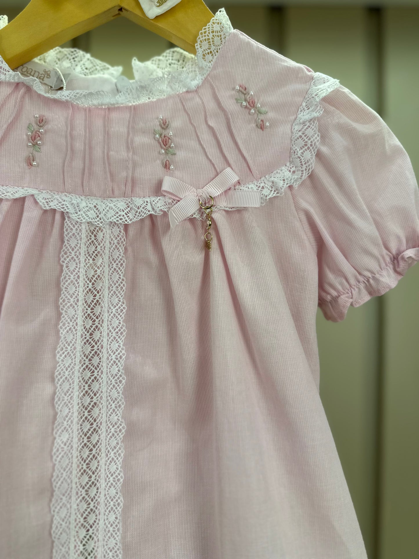 Bata Bebê com Culote Rosa Rendas Brancas e Bordados - Roana