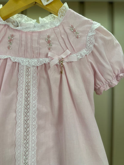 Bata Bebê com Culote Rosa Rendas Brancas e Bordados - Roana