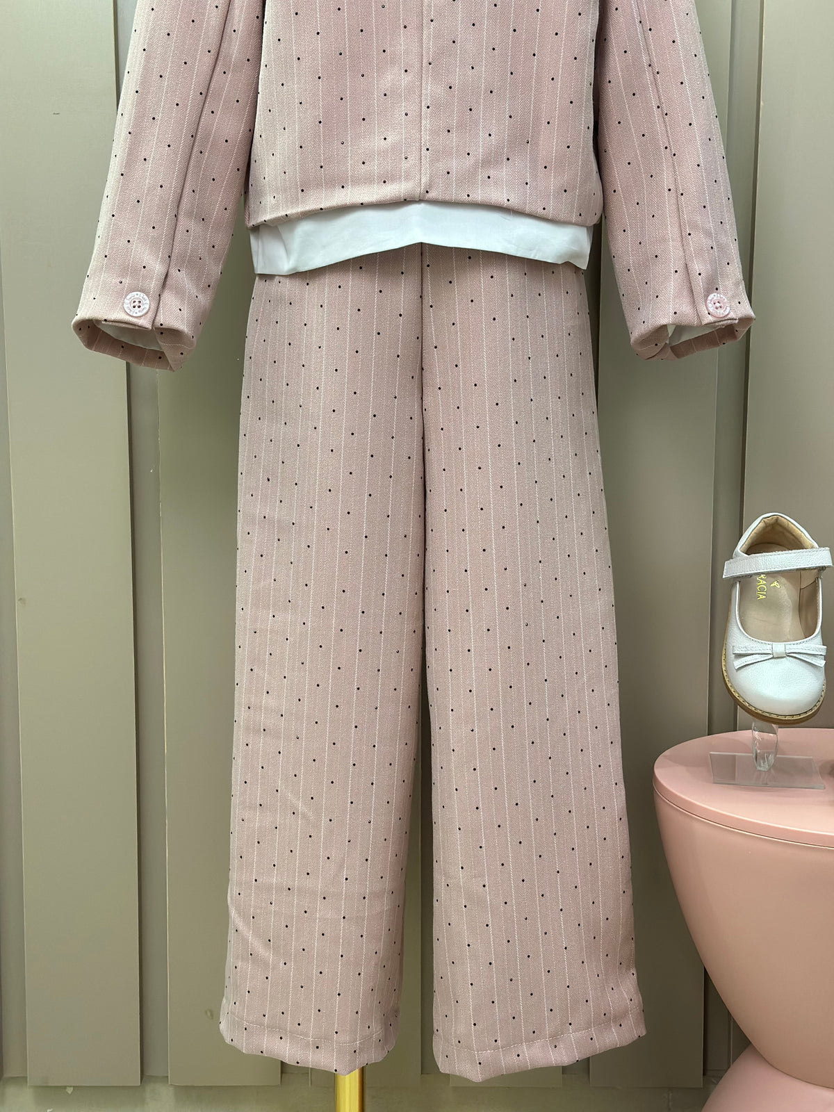 Conjunto Infantil Trio Blusa Lacinho, Casaqueto e Calça Alfaiataria Listrada Strass Rosé - Petit Cherie