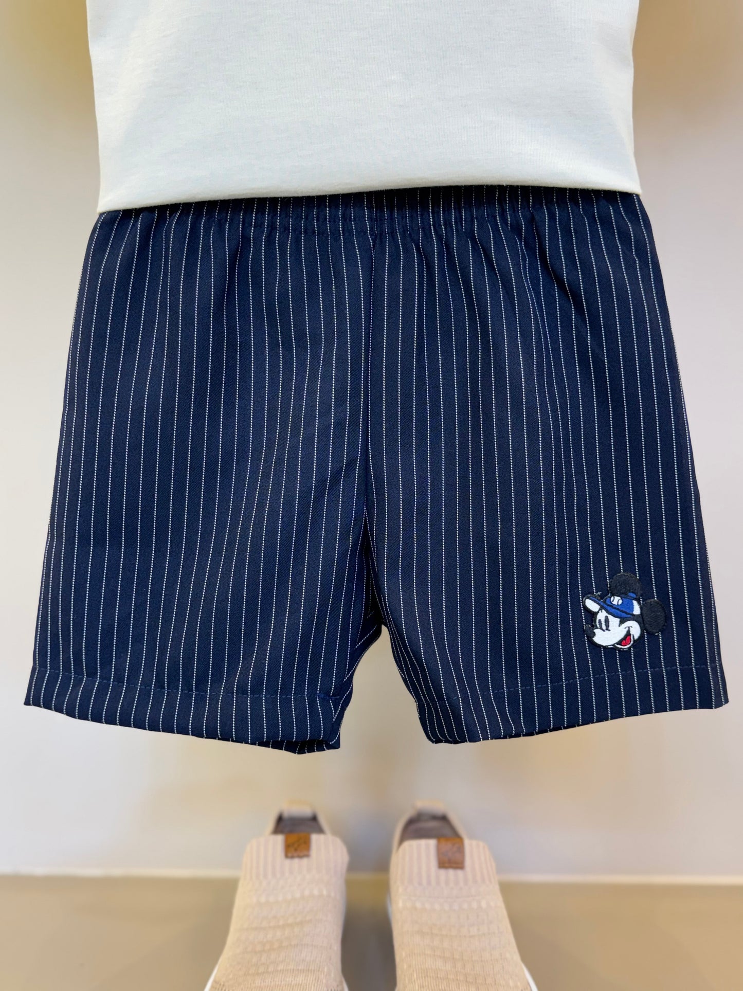 Conjunto Infantil Camiseta Bege Mickey e Bermuda Marinho Listrada - Youccie