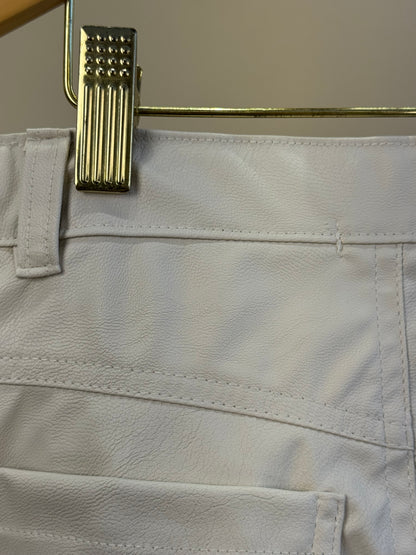 Calça Wide Leg Couro Fake Pingente de Urso  Bege - Luluzinha