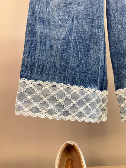 Conjunto Infantil Camisa Renda Bege e Calça Jeans Barra