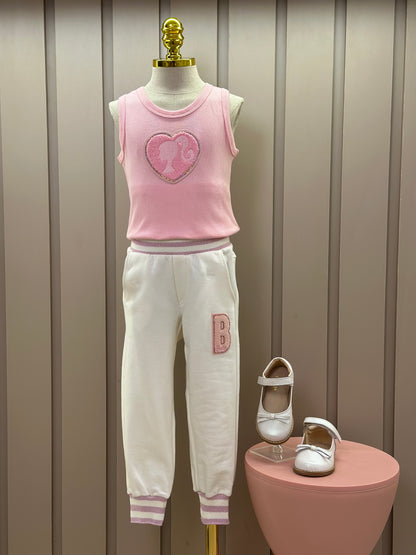 Conjunto Infantil Regata Patche Coração Barbie Rosa e Calça Moletom Jogging Patche Barbie Off White - Pituchinhus