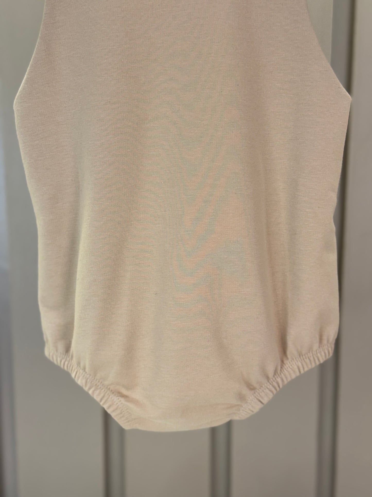Romper Bebê Moletinho Fofinho Bolso Xadrez Bege - Um Mais Um