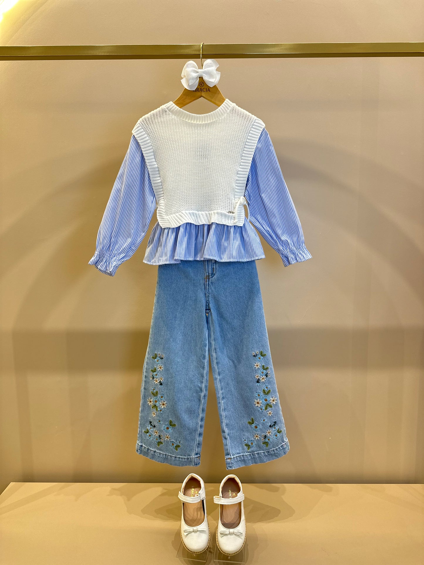 Conjunto Infantil Colete Tricot Off White e Calça Jeans Bordada Flores - Momi