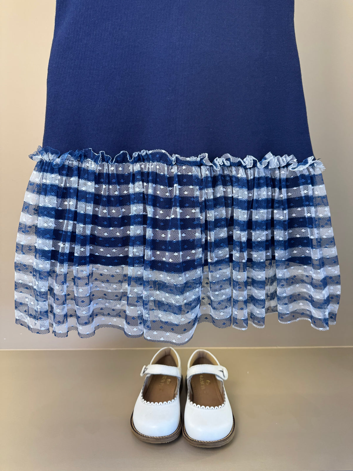 Vestido Infantil Tule Estampado Com Aplicação de Crochê e Laço de Vies - Luluzinha