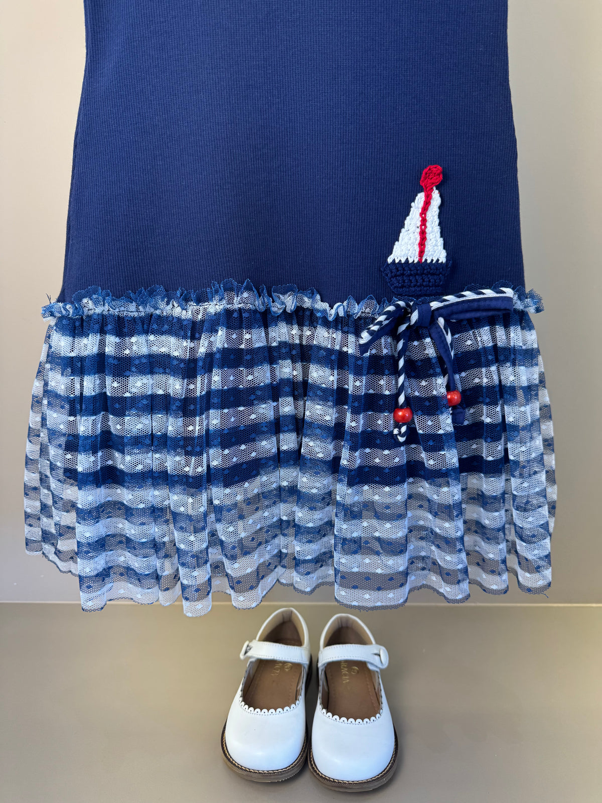 Vestido Infantil Tule Estampado Com Aplicação de Crochê e Laço de Vies - Luluzinha