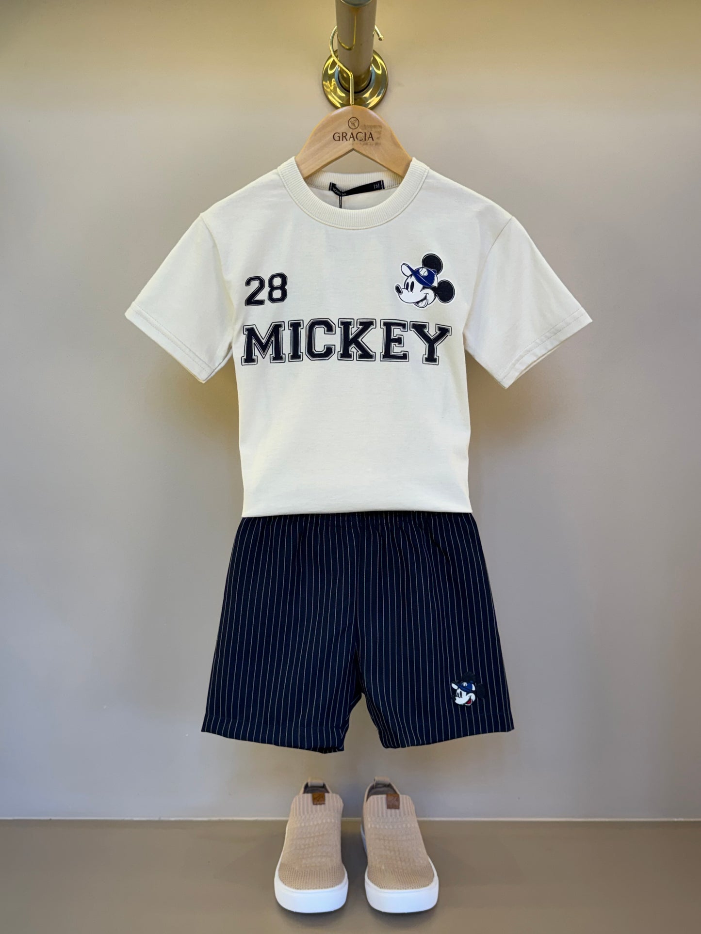 Conjunto Infantil Camiseta Bege Mickey e Bermuda Marinho Listrada - Youccie