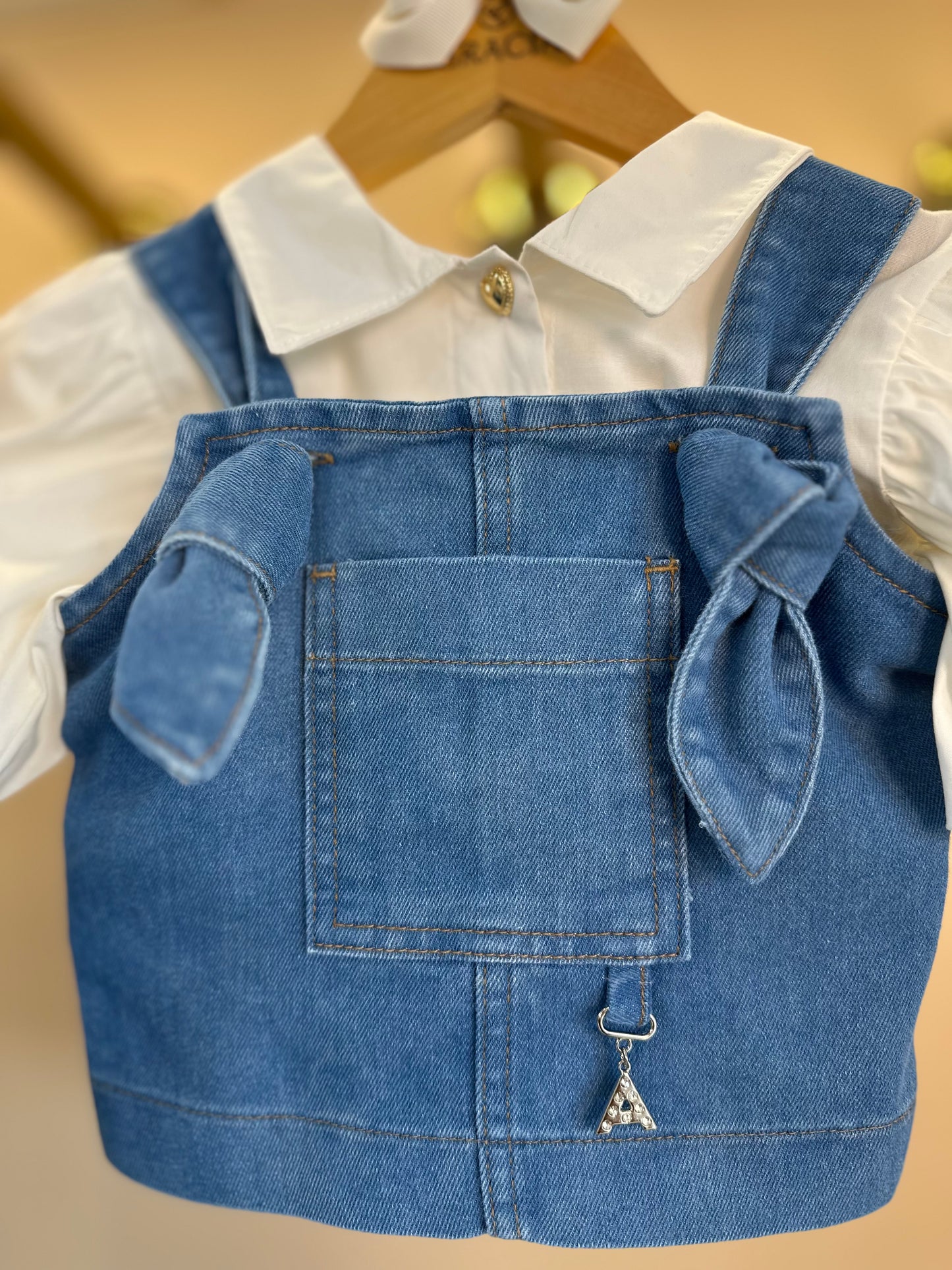 Conjunto Infantil Sobreposição Jeans, Blusa Manga Bufante e Calça Plissada - Animê