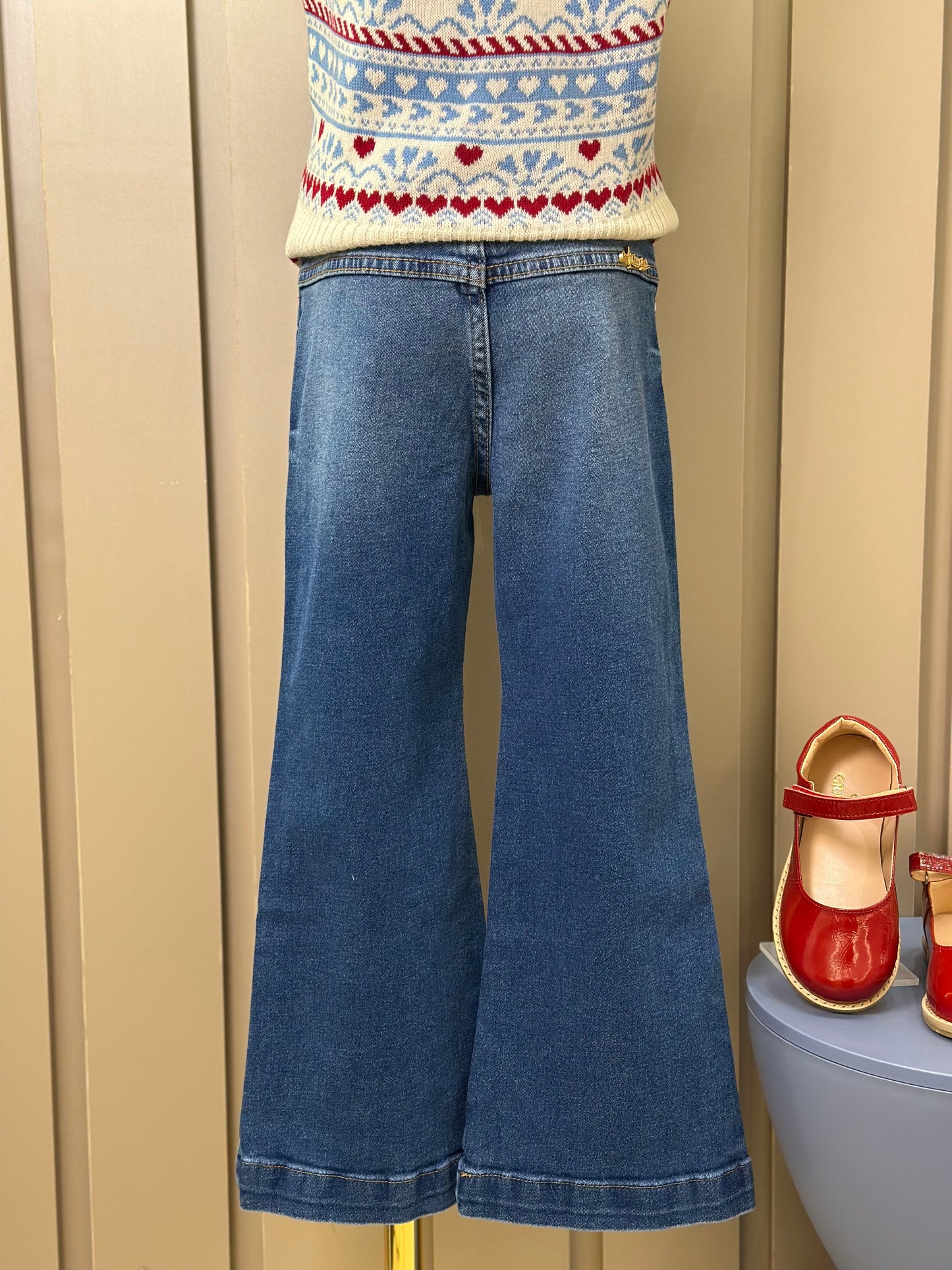 Conjunto Infantil Conceito Colete Tricot Corações e Calça Jeans Bolsos Bordados - Animê