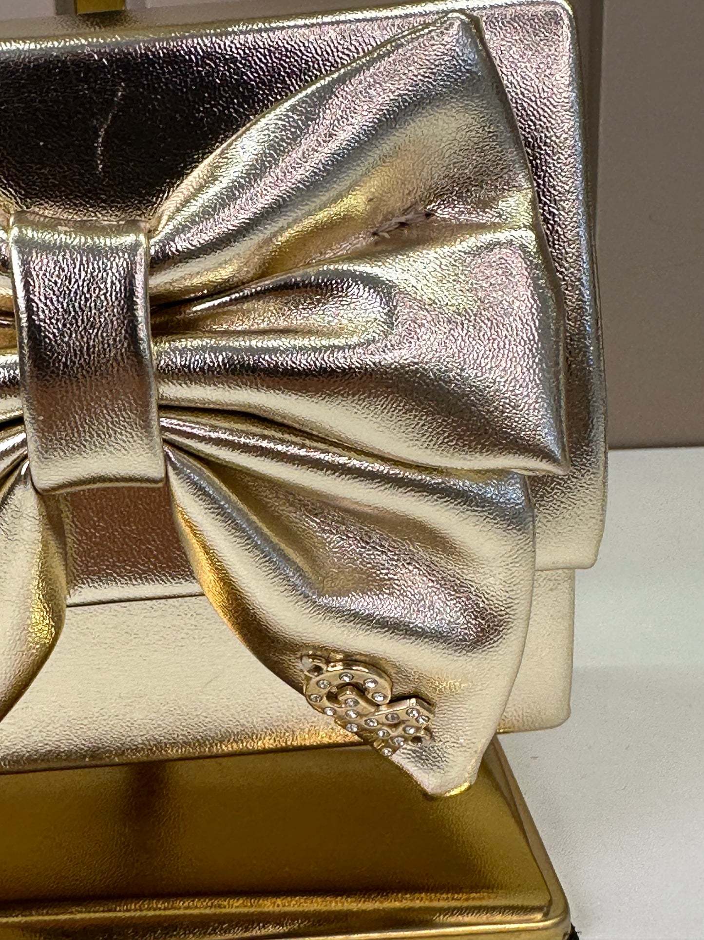 Bolsa Infantil  Laço e Alça Corrente Dourado - Gabriela Aquarela