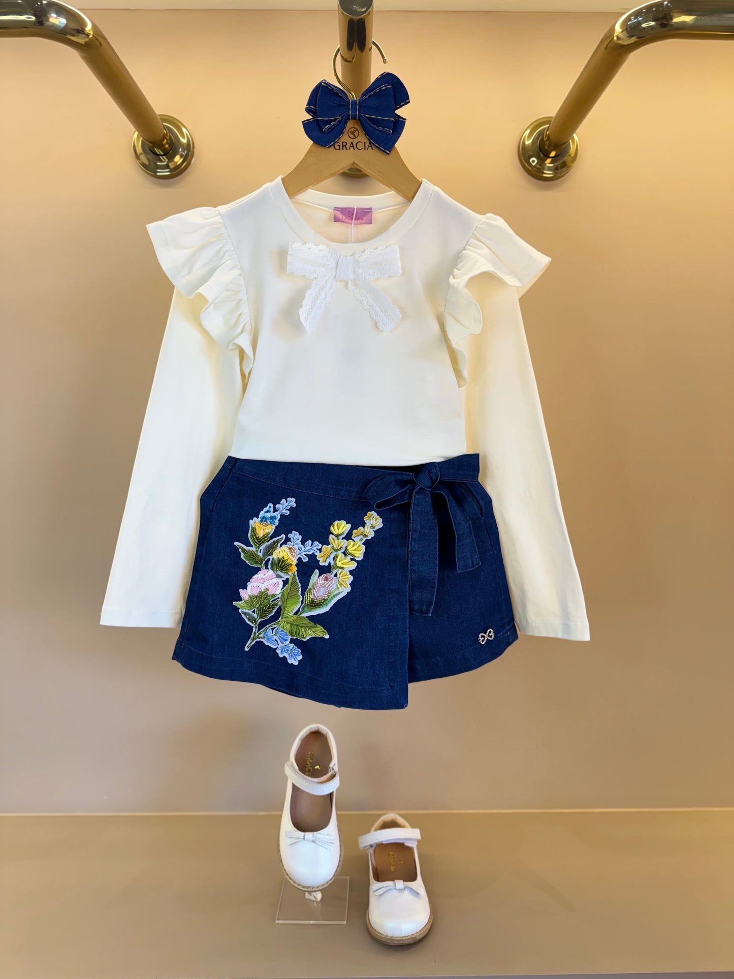 Conjunto Infantil Trio Blusa Gola Laise Removível, Camisa Jeans Leve ML Gola Bordada e Shorts-Saia Jeans Bordada Flores - Luluzinha