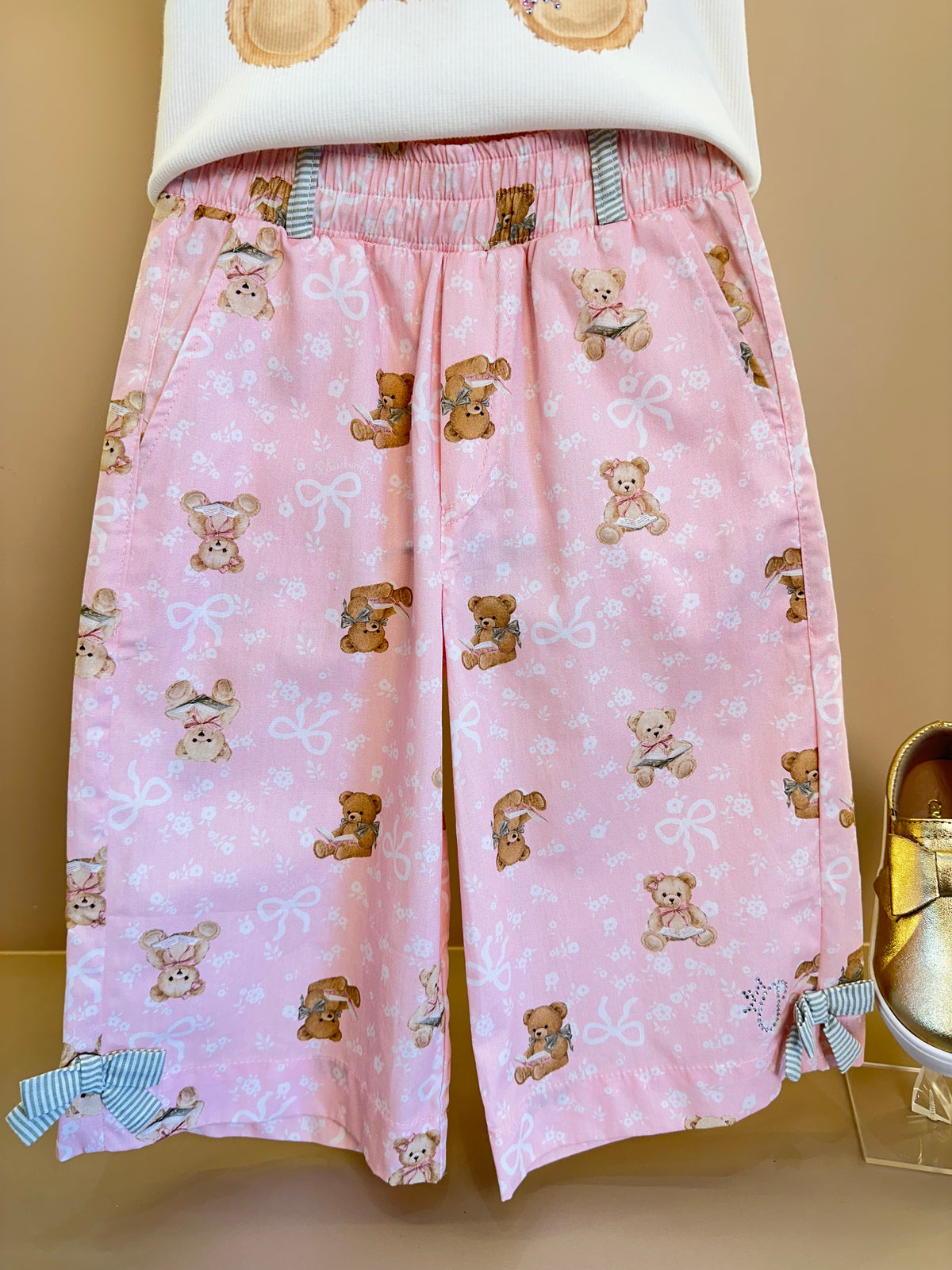 Conjunto Infantil Blusa Ursinho e Laço Nas Costas e Calça Pantacourt Algodão Estampa Ursinhos - Pituchinhus