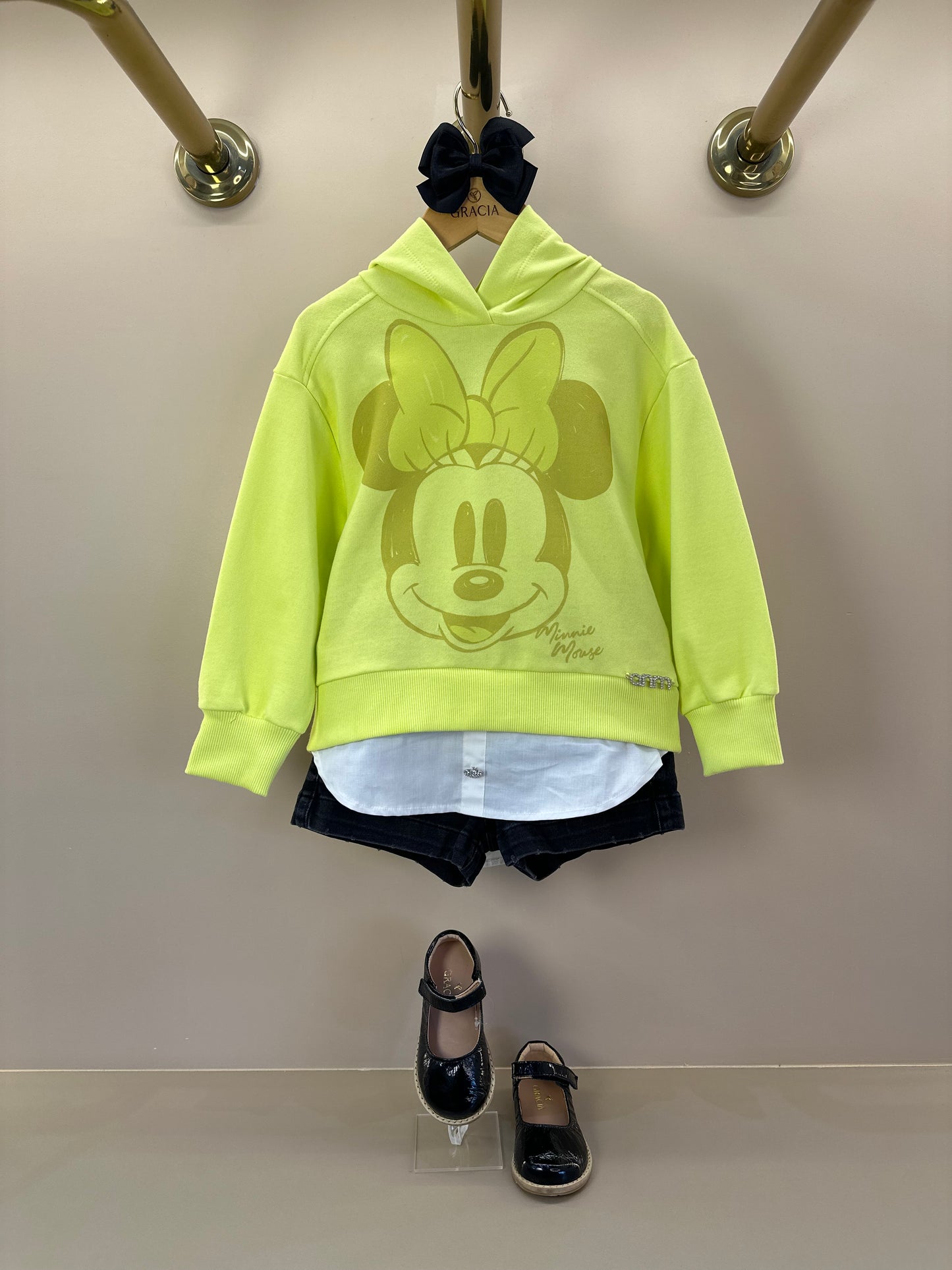 Conjunto Infantil Casaco Minnie Verde Melão e Shorts Jeans Preto  - Animê