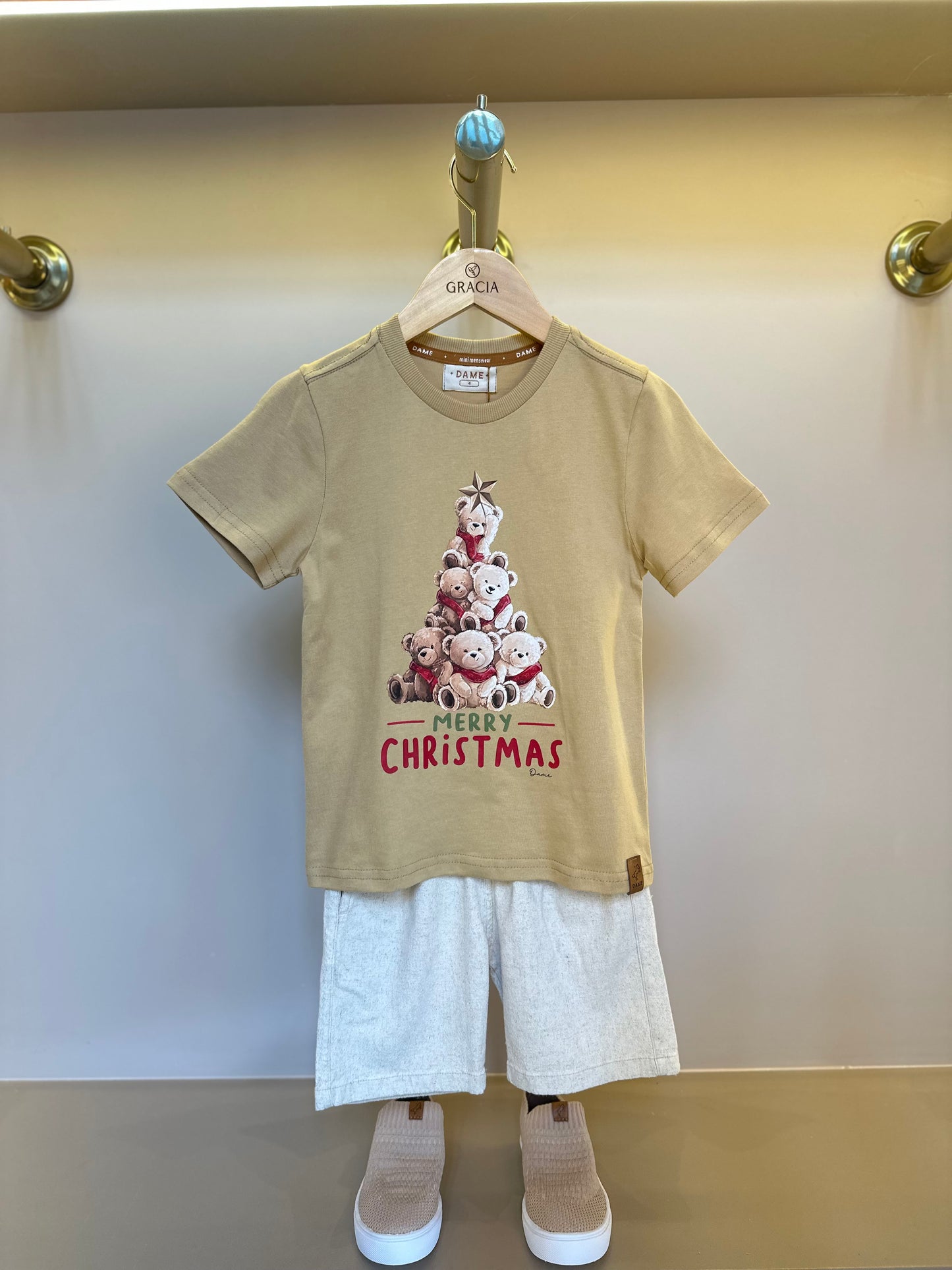 Conjunto Infantil Camiseta Algodão Teddy Natal e Bermuda Linho Elastano Bege - Dame