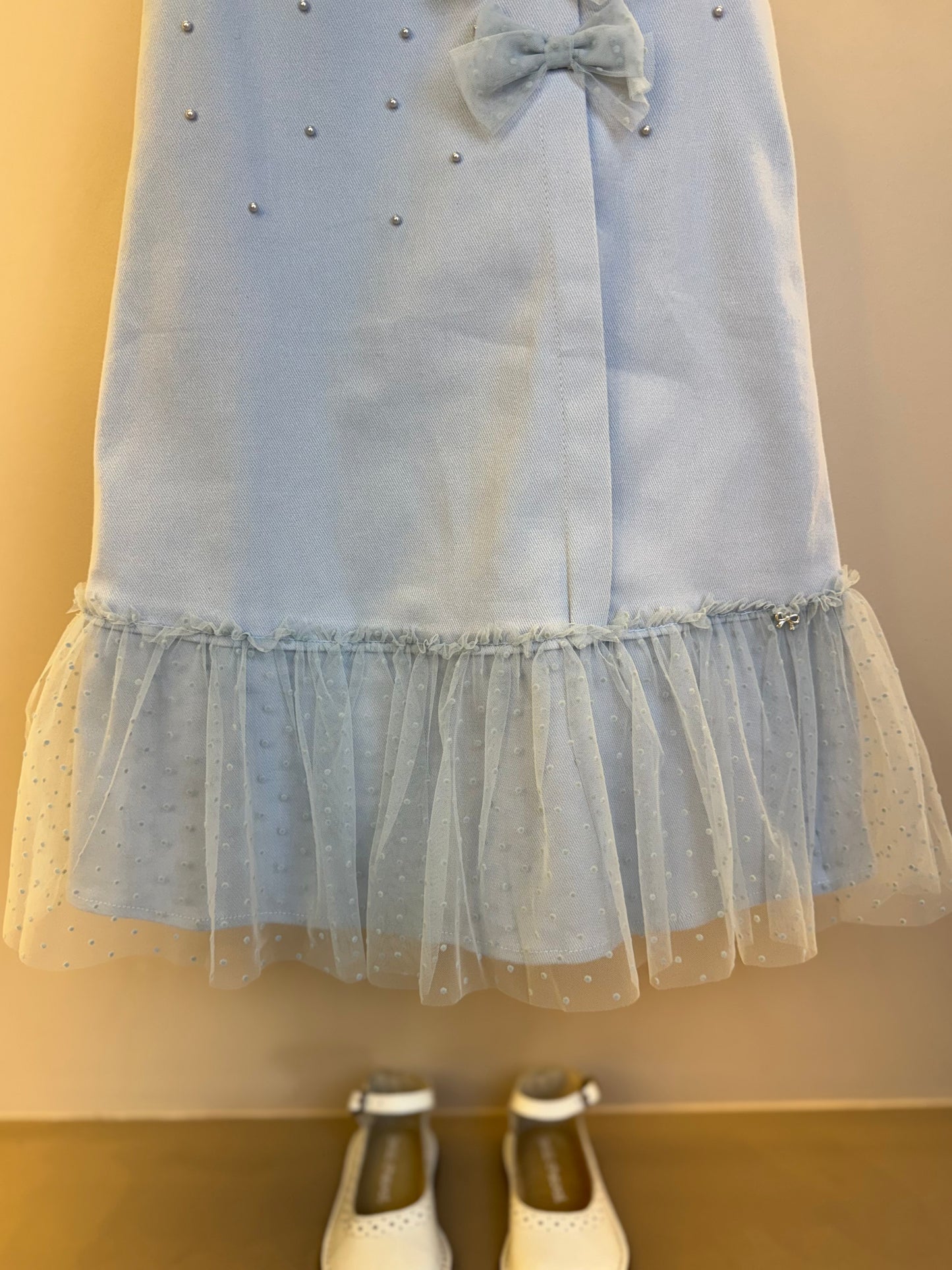 Salopete Infantil Sarja Pérolas Lacinhos e Barra Tule Azul Céu - Petit Cherie