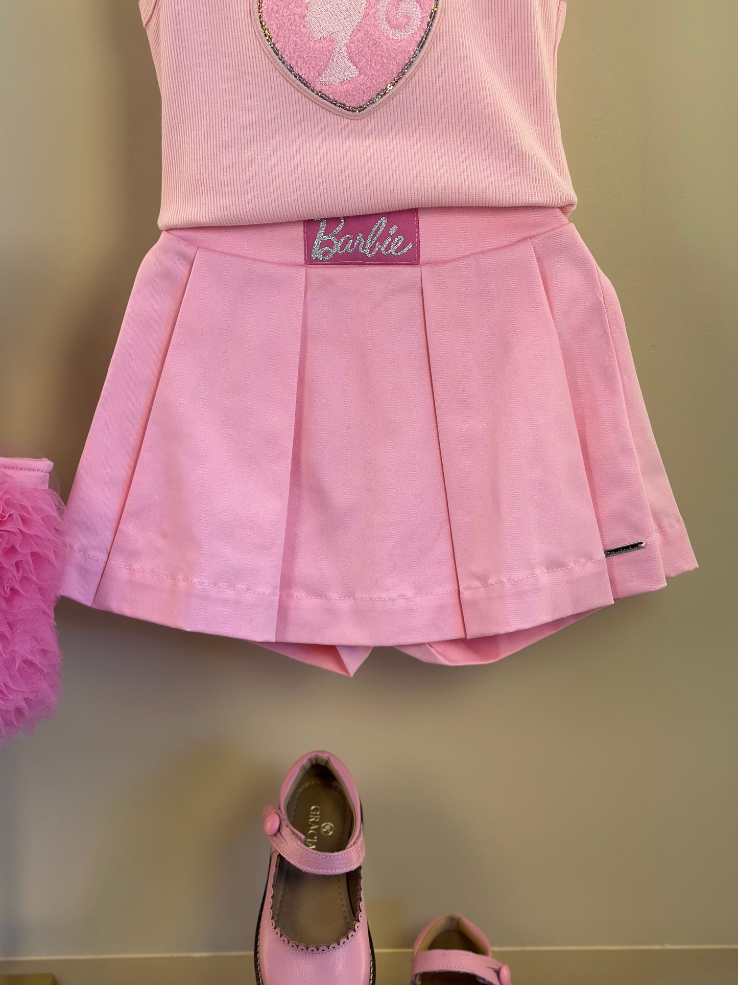 Conjunto Infantil Regata Patche Coração Barbie e Saia Sarja Pregas Patche Barbie Rosa Romântico - Pituchinhus