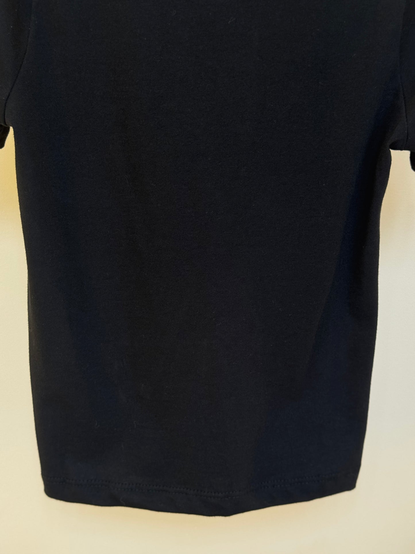 Camiseta Infantil Meia Malha Penteada com Bolso Preta - Um Mais Um