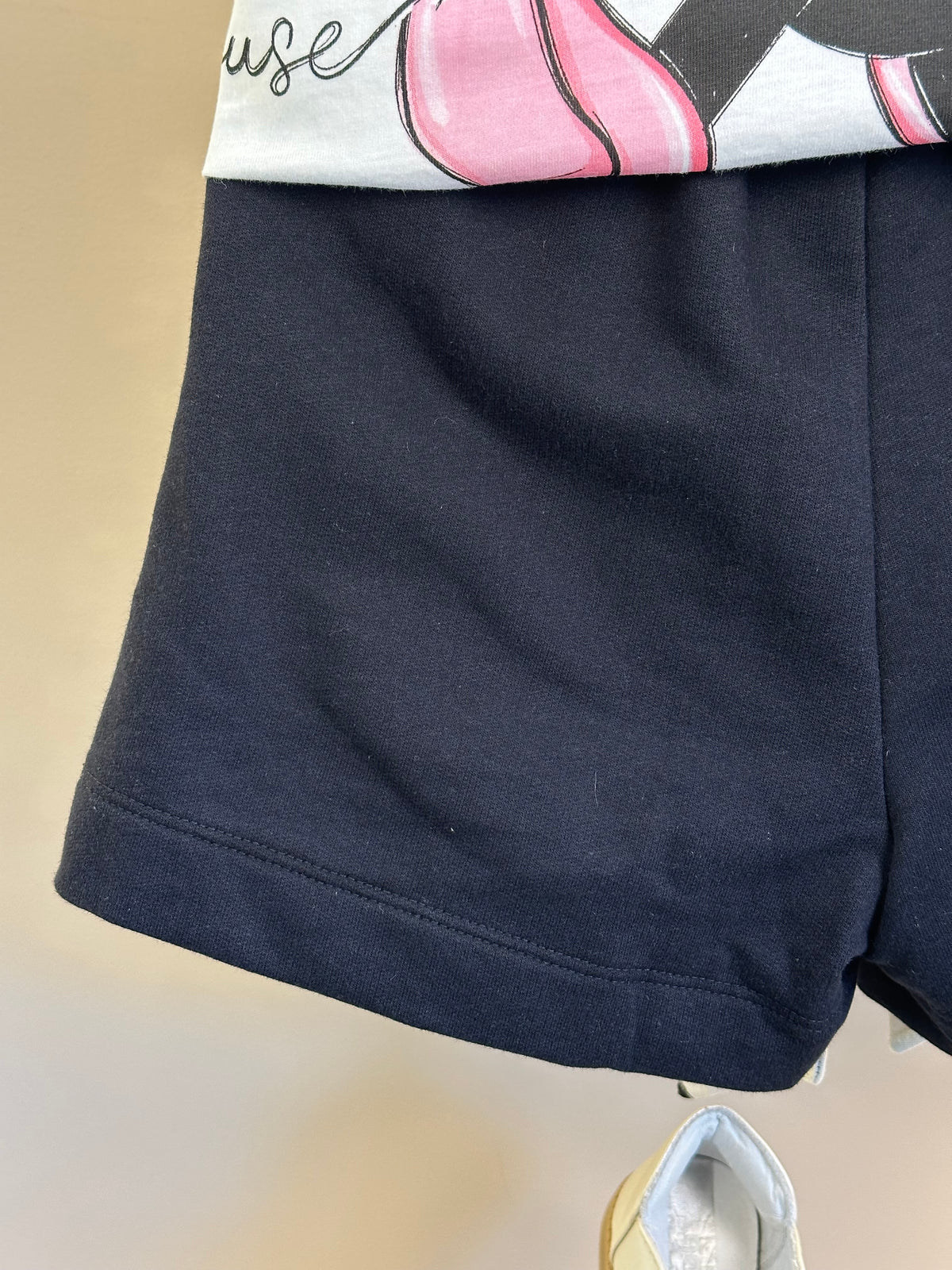 Conjunto Infantil T-Shirt Minnie Mouse Pingente e Shorts Saia Preto Laço Poá - Animê
