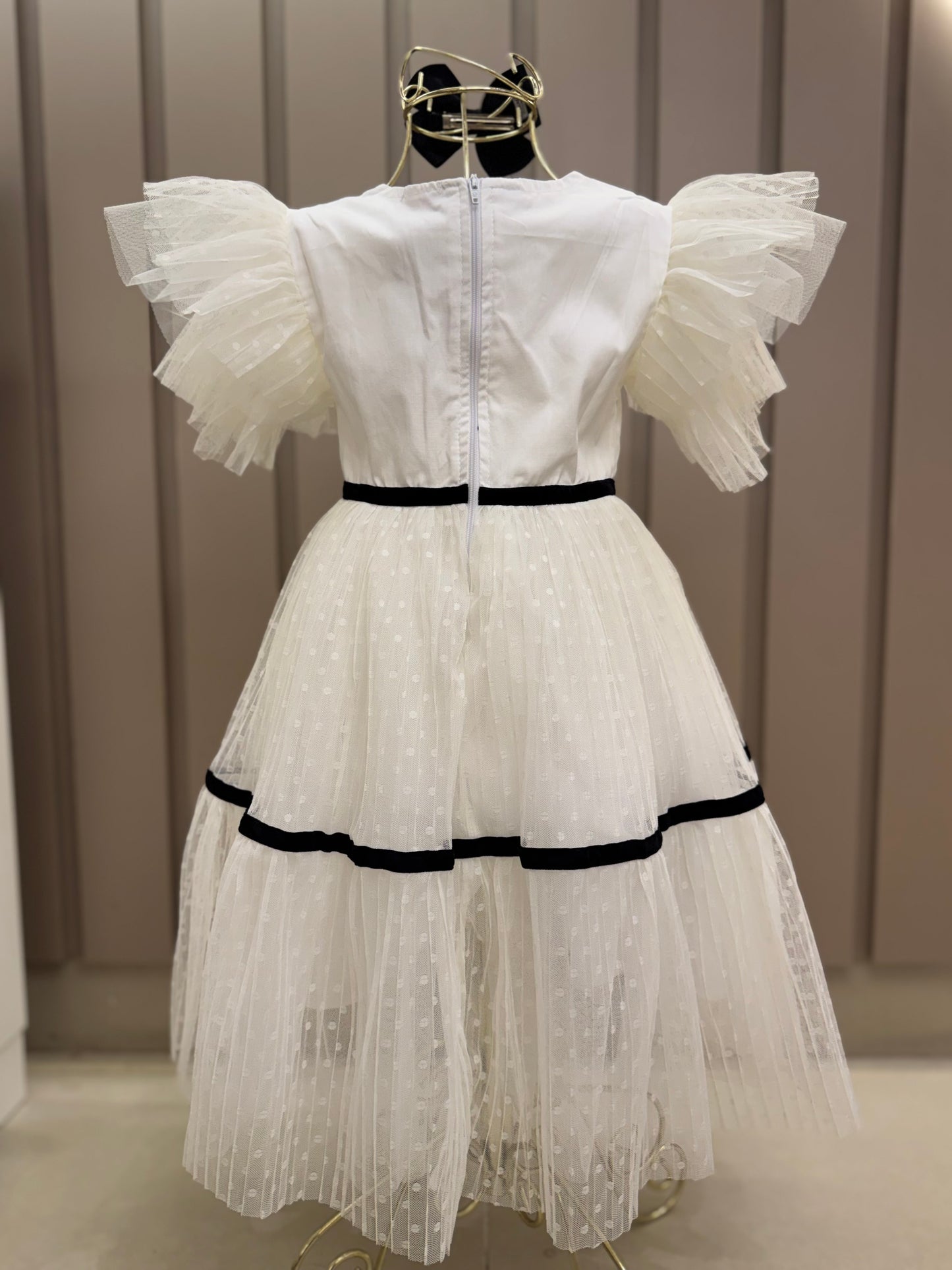 Vestido Infantil Conceito Tule Poá Rodado Aplicações e Laço Veludo Off White - Luluzinha