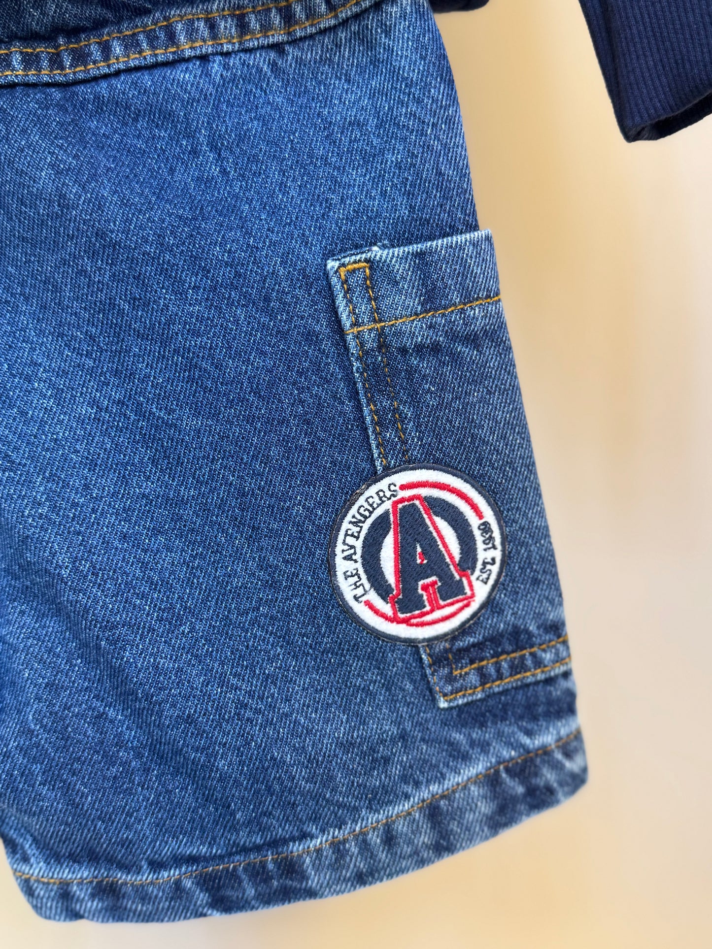 Conjunto Infantil Casaco Gola Polo e Bermuda Jeans Patchs Marvel - Youccie
