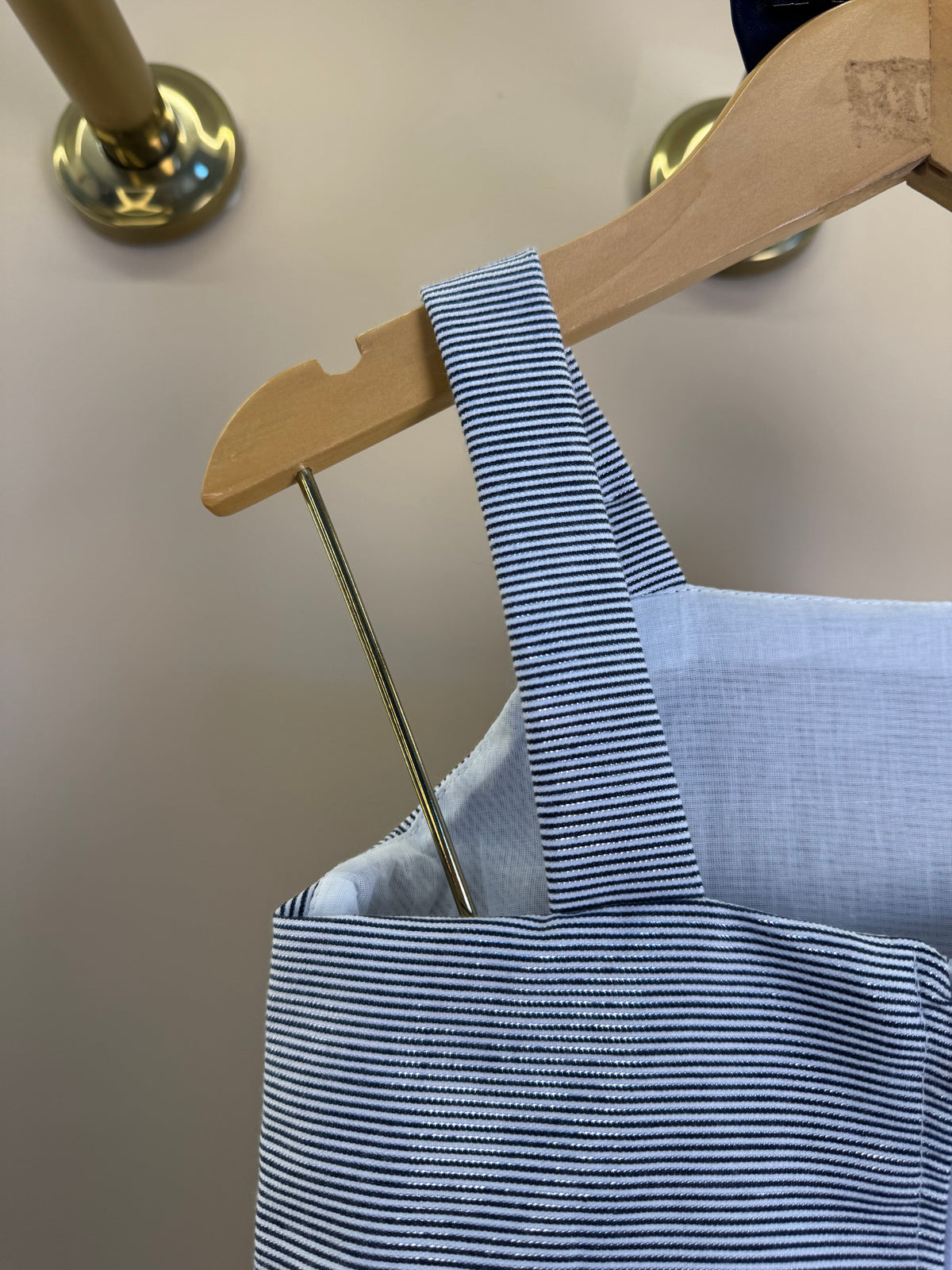 Conjunto Infantil Azul Marinho Listrado Blusa Com Laços Nos Ombros e Shorts Saia - Petit Cherie
