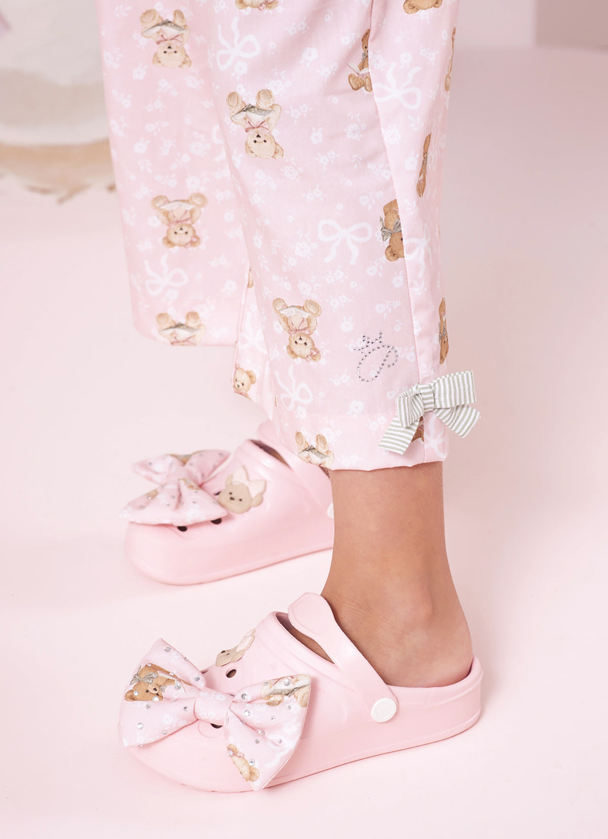 Conjunto Infantil Blusa Algodão Estampa Ursinhos Com Babados Lacinhos e Calça Pantacourt  - Pituchinhus