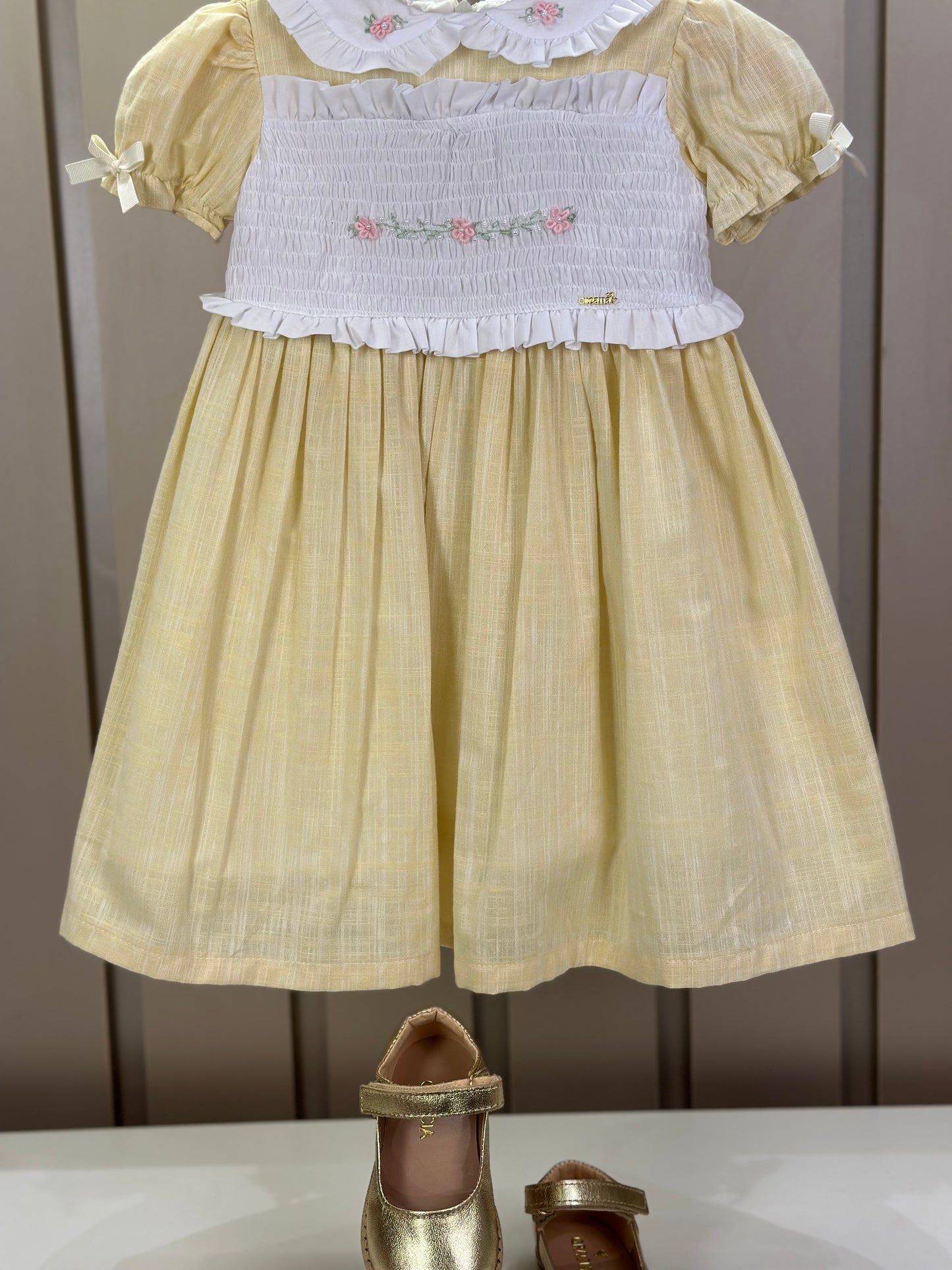 Vestido Infantil Clássico Algodão Golinha e Busto Brancos Bordados Amarelo - Roana