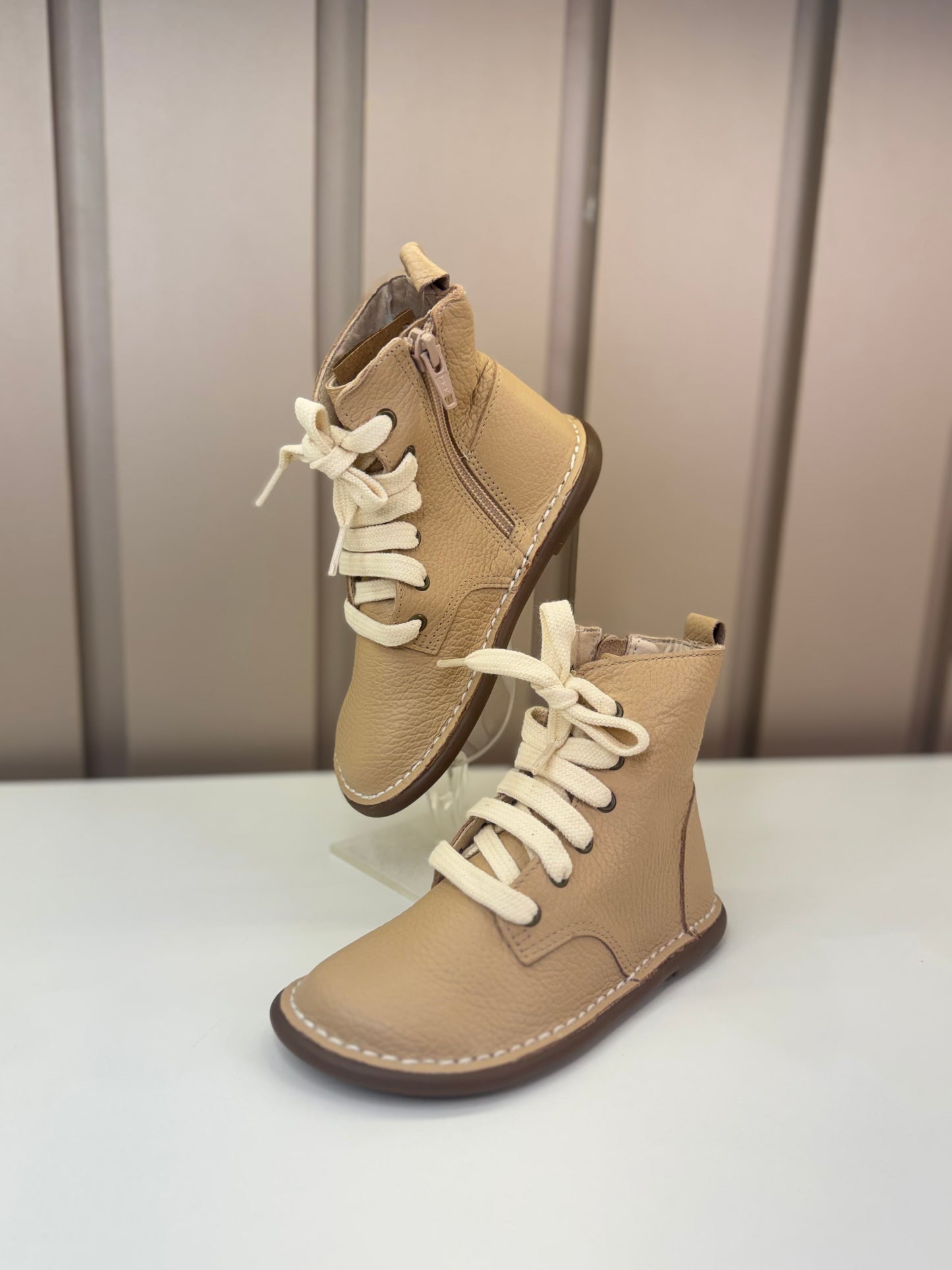 Coturno de couro blush Petit Cheval