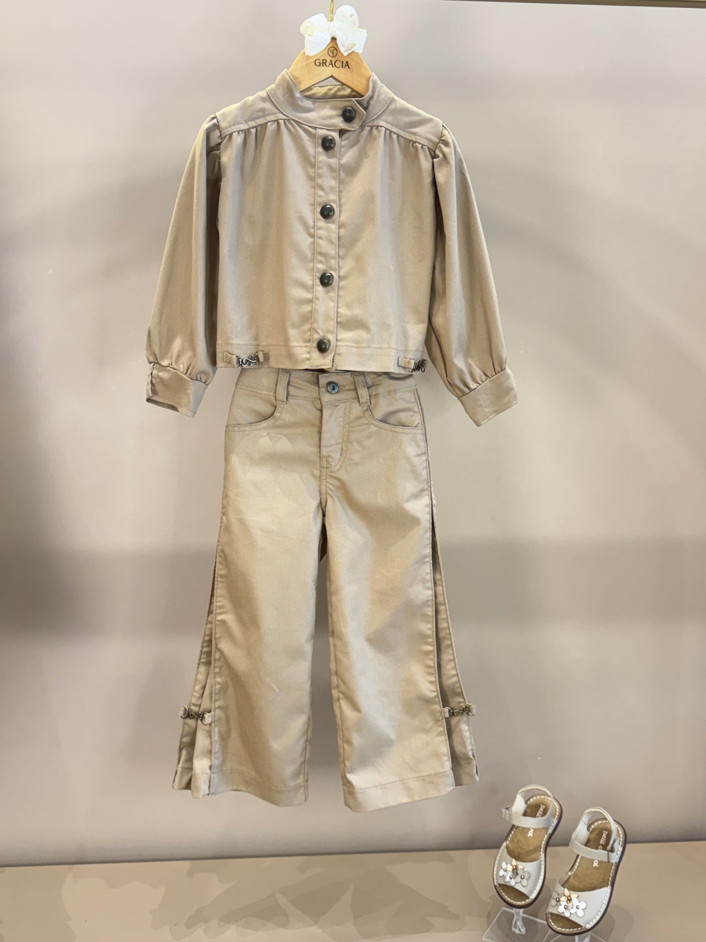 Conjunto Infantil Jaqueta Sarja Gola Alta e Calça de Sarja com Pregas - Animê