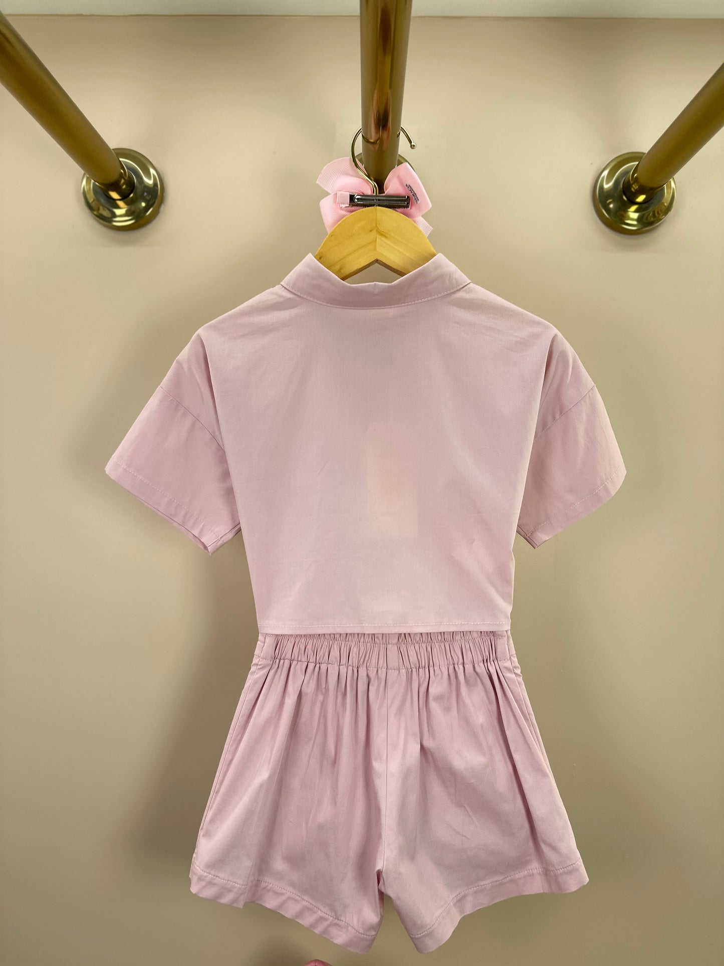 Conjunto Infantil Algodão Camisa Bordada e Shorts-saia Pregas Nude - Um Mais Um
