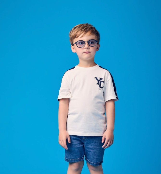 Conjunto Infantil Camiseta Branca Faixa Azul Urso Costas e Bermuda Jeans - Youccie