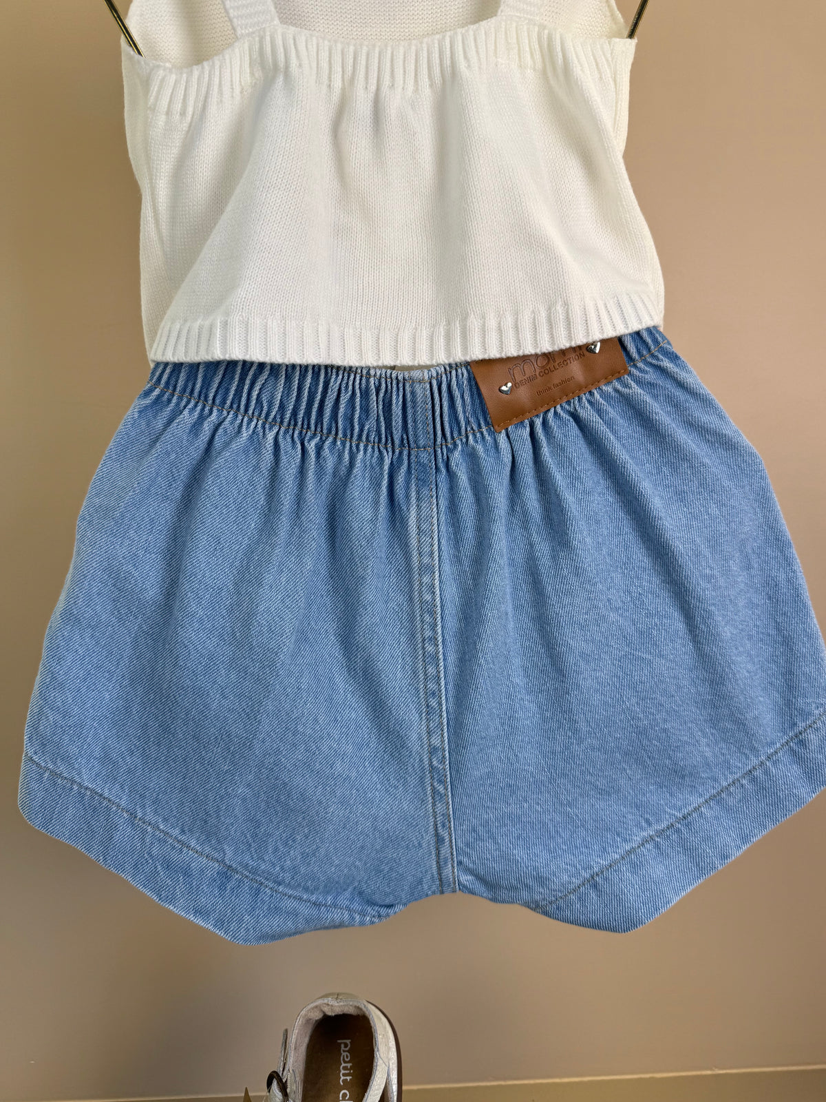 Conjunto Infantil Blusa Tricot Cerejas e Shorts Saia Jeans Com Pregas - Momi