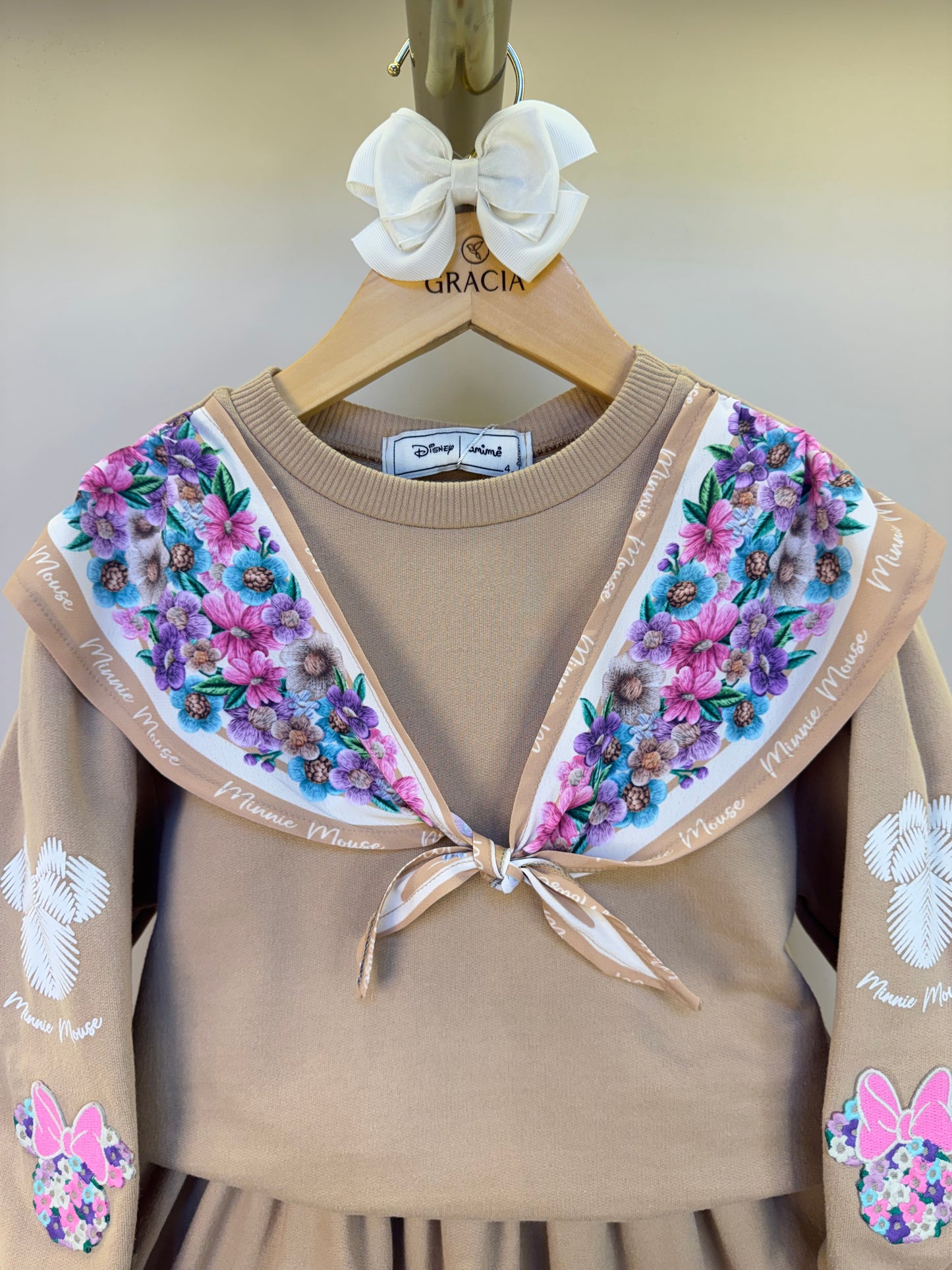 Conjunto Infantil Blusa de Moletom Com Lenço Patch e Saia Moletom Bege - Animê