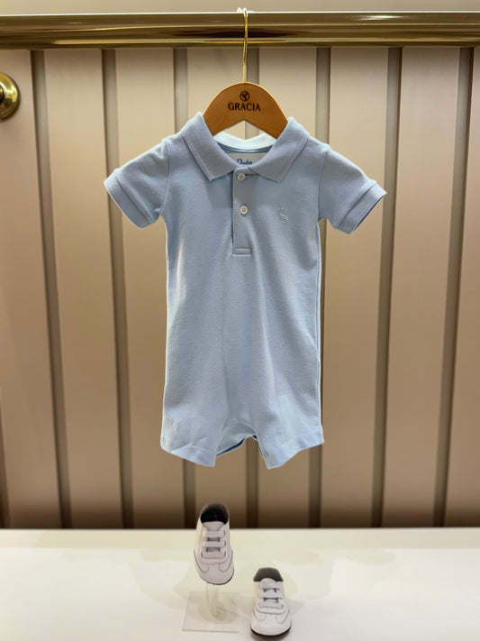 Macacão Bebê Polo MC Azul Céu - Dudes