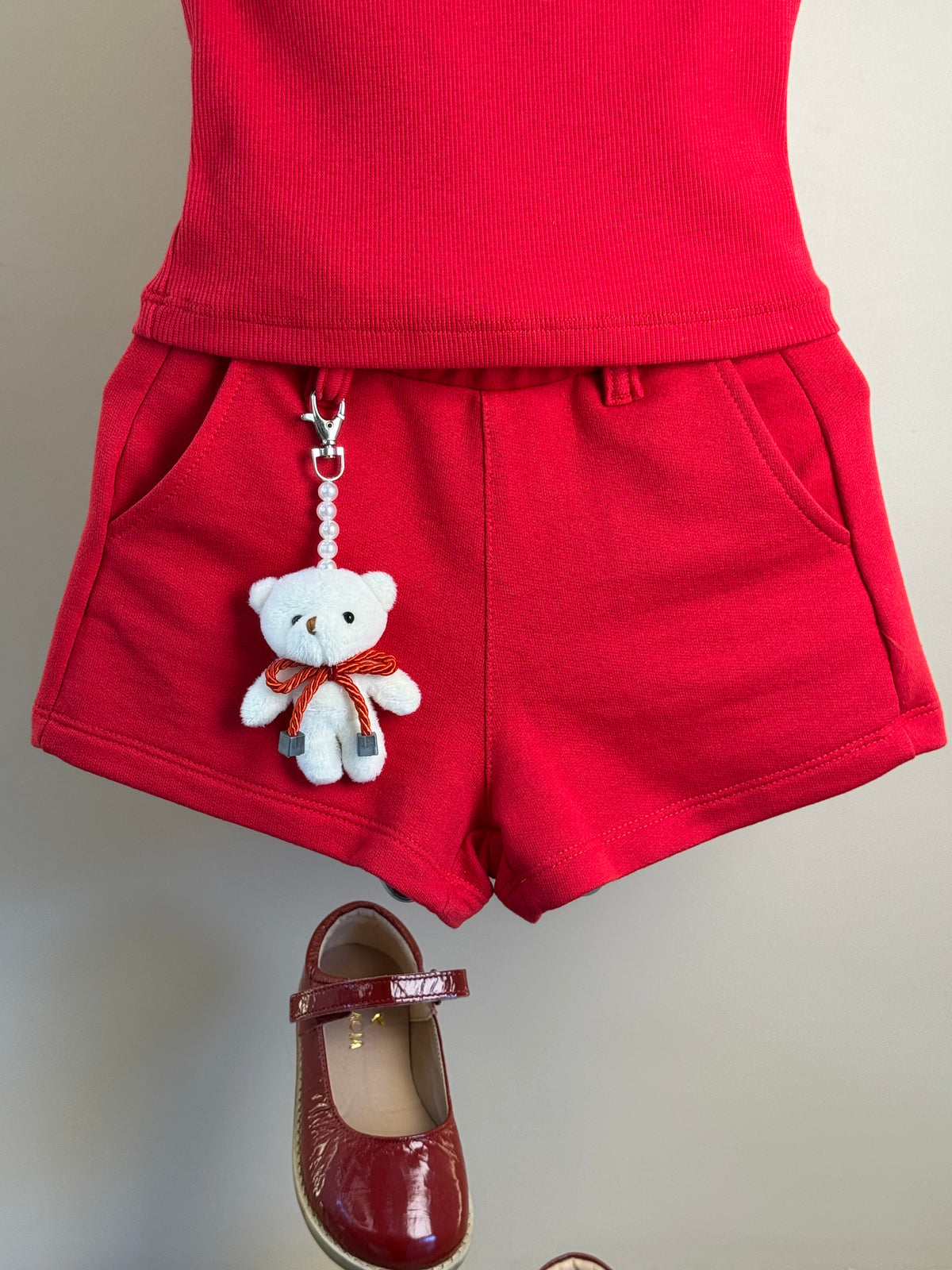 Conjunto Infantil Vermelho Blusa Com Strass e Shorts Moletom Acessório de Urso - Luluzinha