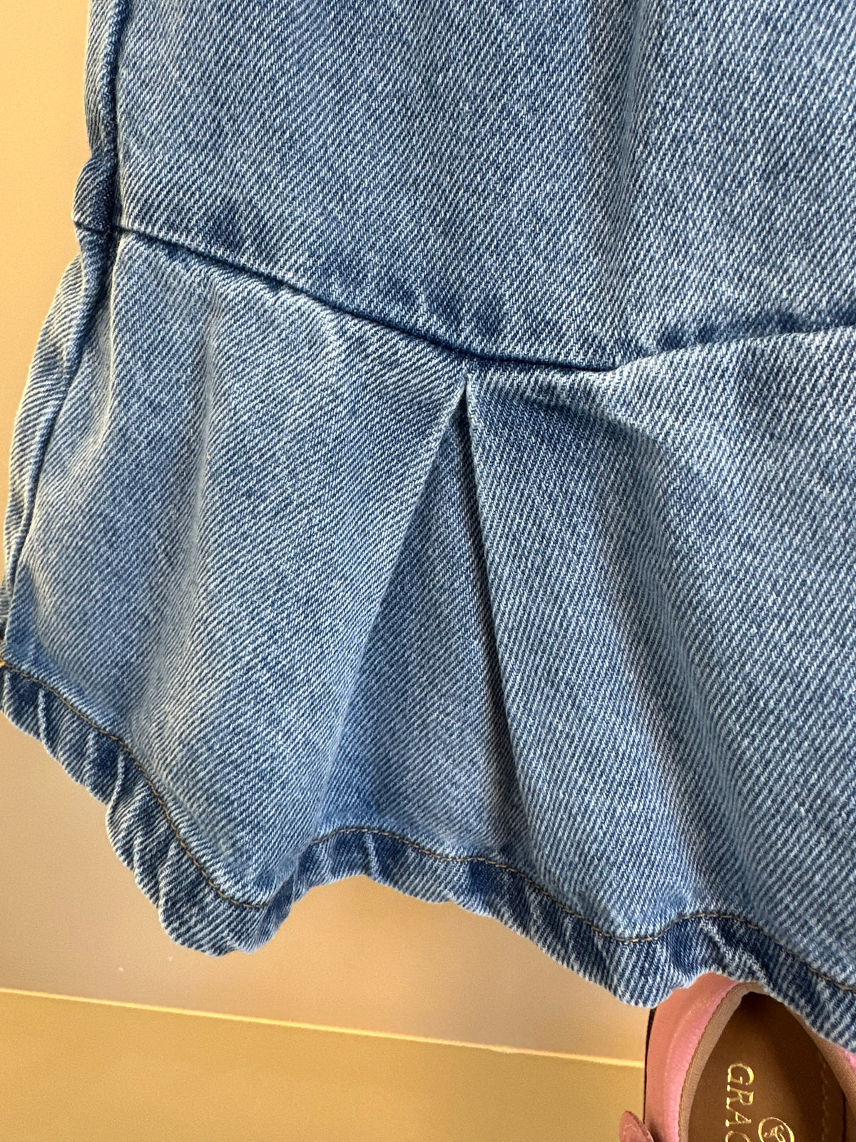 Conjunto Infantil Blusa Tricot Cerejas e Saia Jeans Pregas Com Pingente - Momi