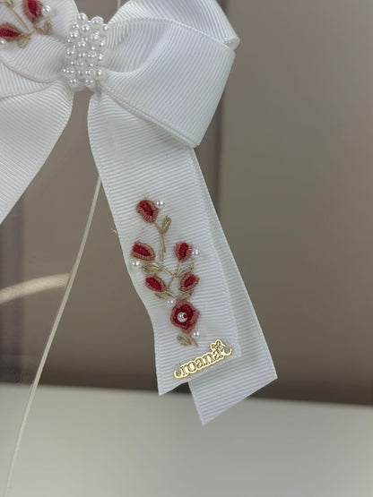 Laço Infantil Alongado Bordado Flores com Pérolas Branco - Roana