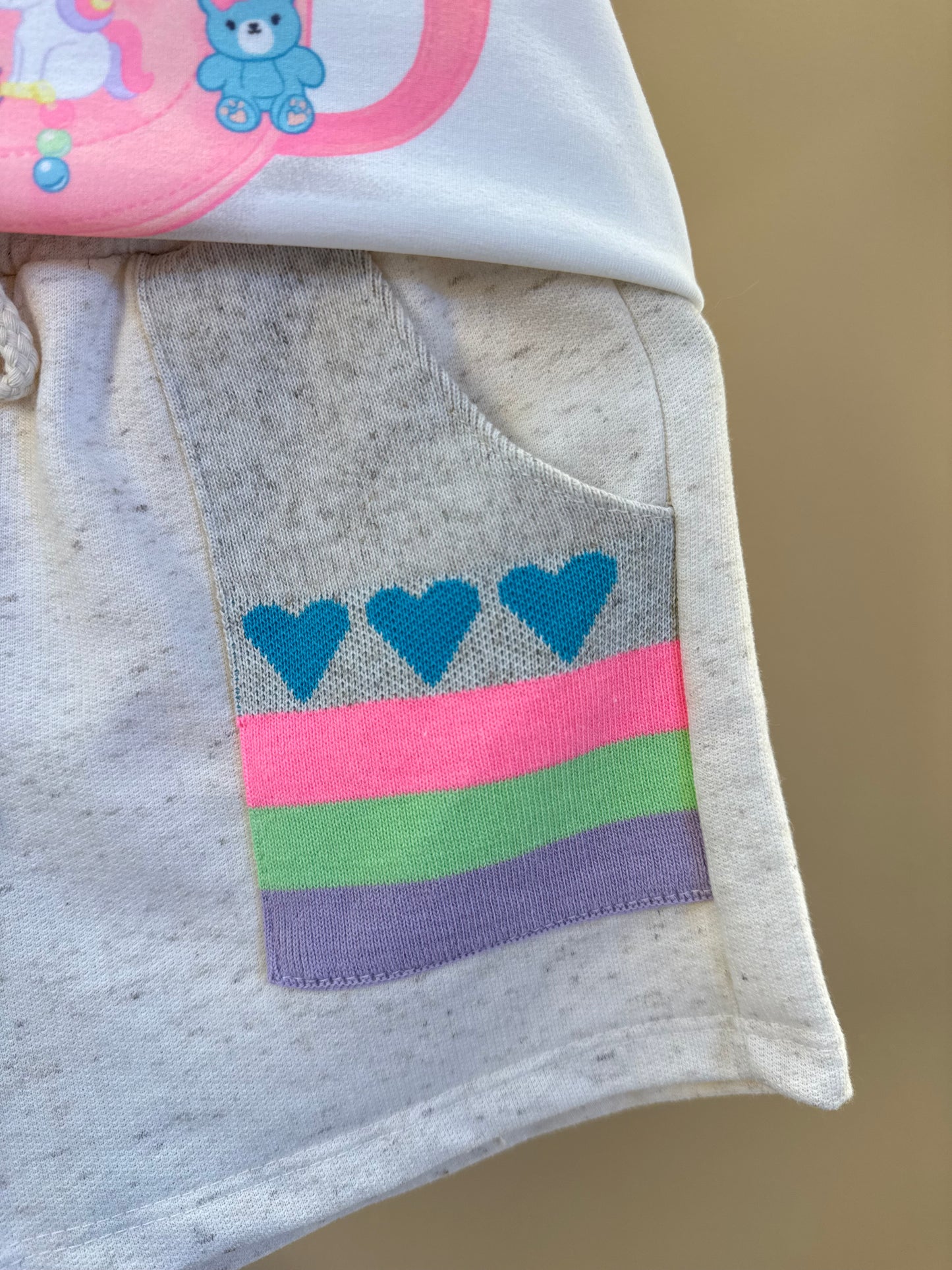 Conjunto Infantil Blusa Charms e Shorts Bolsos Corações - Infanti